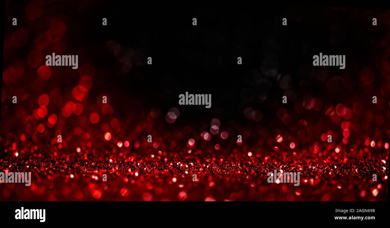 Abstract blur red Glitter auf schwarzem Hintergrund. Karte für Valentinstag, Weihnachten und Hochzeit Feier. Liebe bokeh Sparkle confetti Texturierte layou Stockfoto