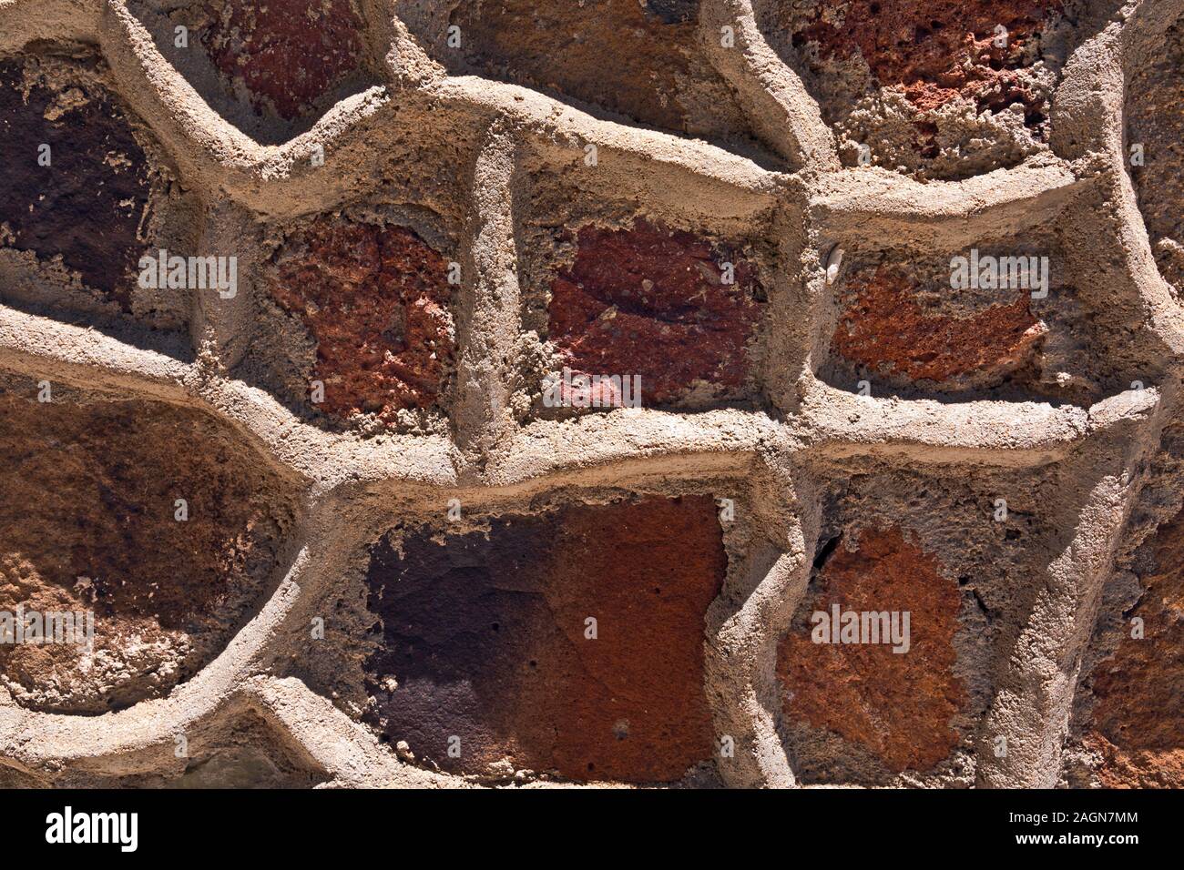 NM 00176-00 ... NEW MEXICO - Fancy Mauer um den inzwischen aufgegebenen St. Katharina von Siena Katholische Mission Kirche in Hachita, eine ehemalige Bergbaustadt im C Stockfoto