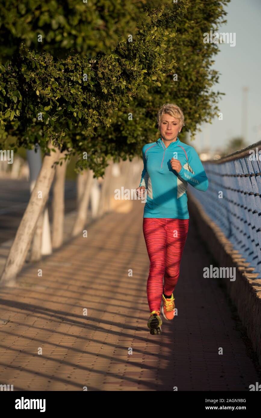 Läuferin, die Urban Street, Alicante, Spanien, Europa Stockfoto