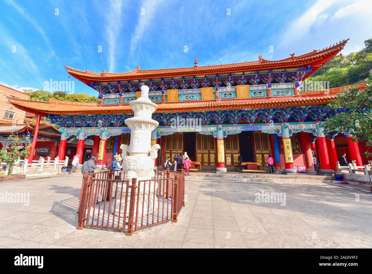 Schöner chinesischer Schrein im Yuantong-Tempel in Kunming, China Stockfoto