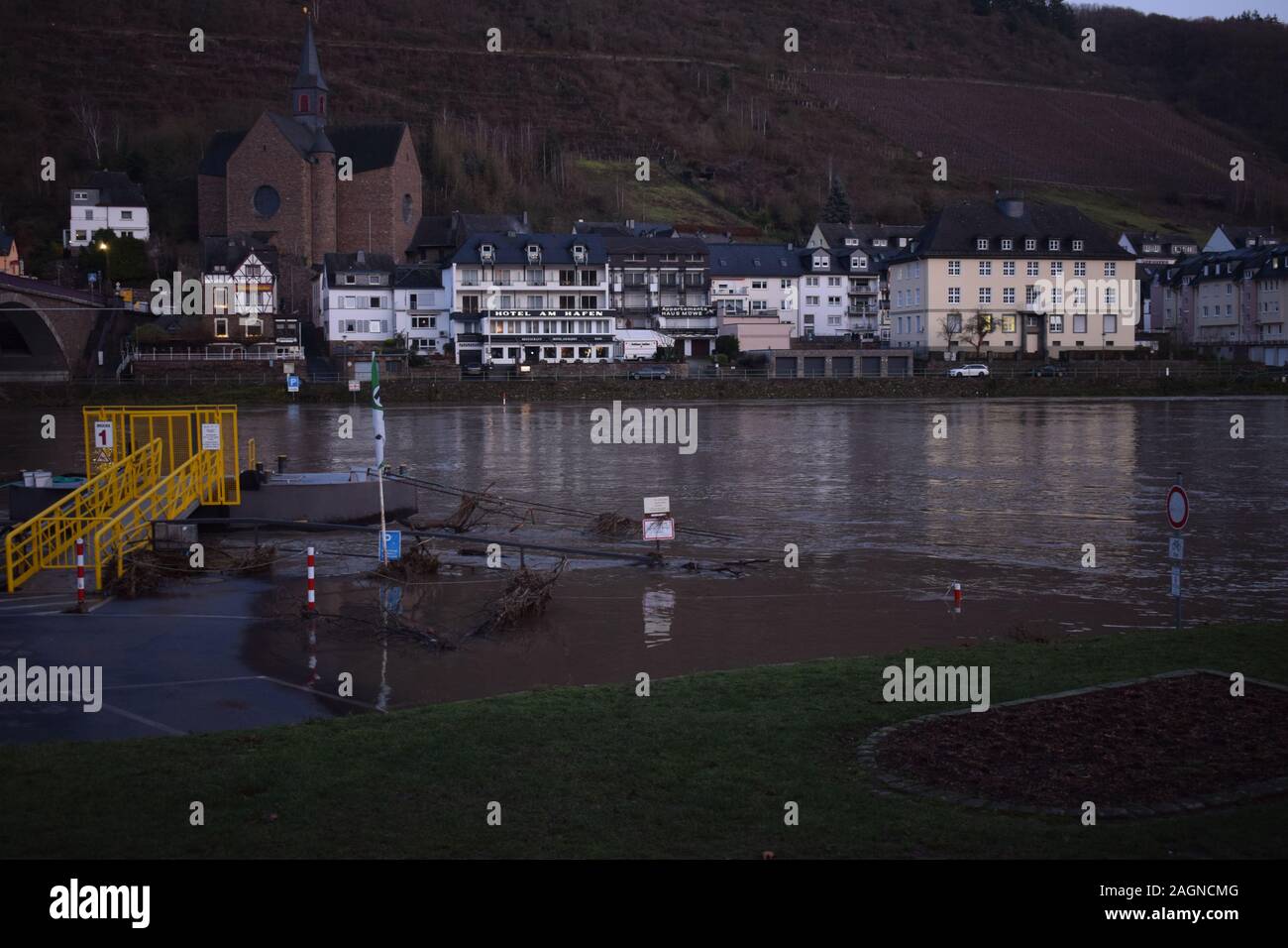 Weihnachtsflut in Cochem Stockfoto