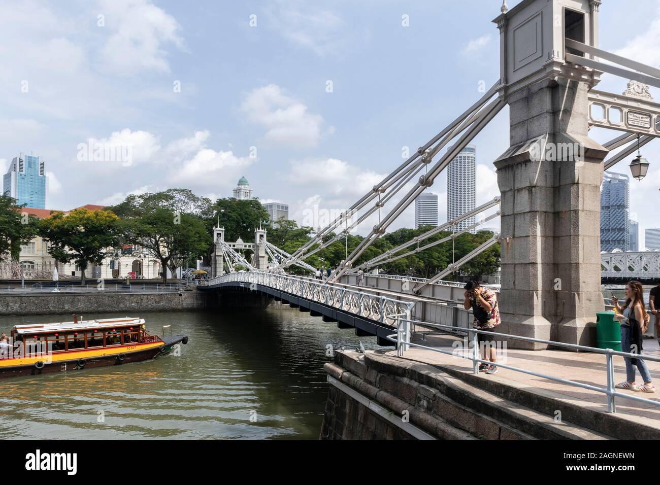 Cavenagh Brücke über den Fluss Singapur in Singapur Stockfoto