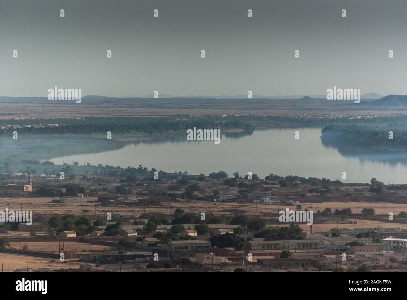 Karima Stadt, aus Jabel Barkal Berg gesehen, nördlichen Sudan Stockfoto