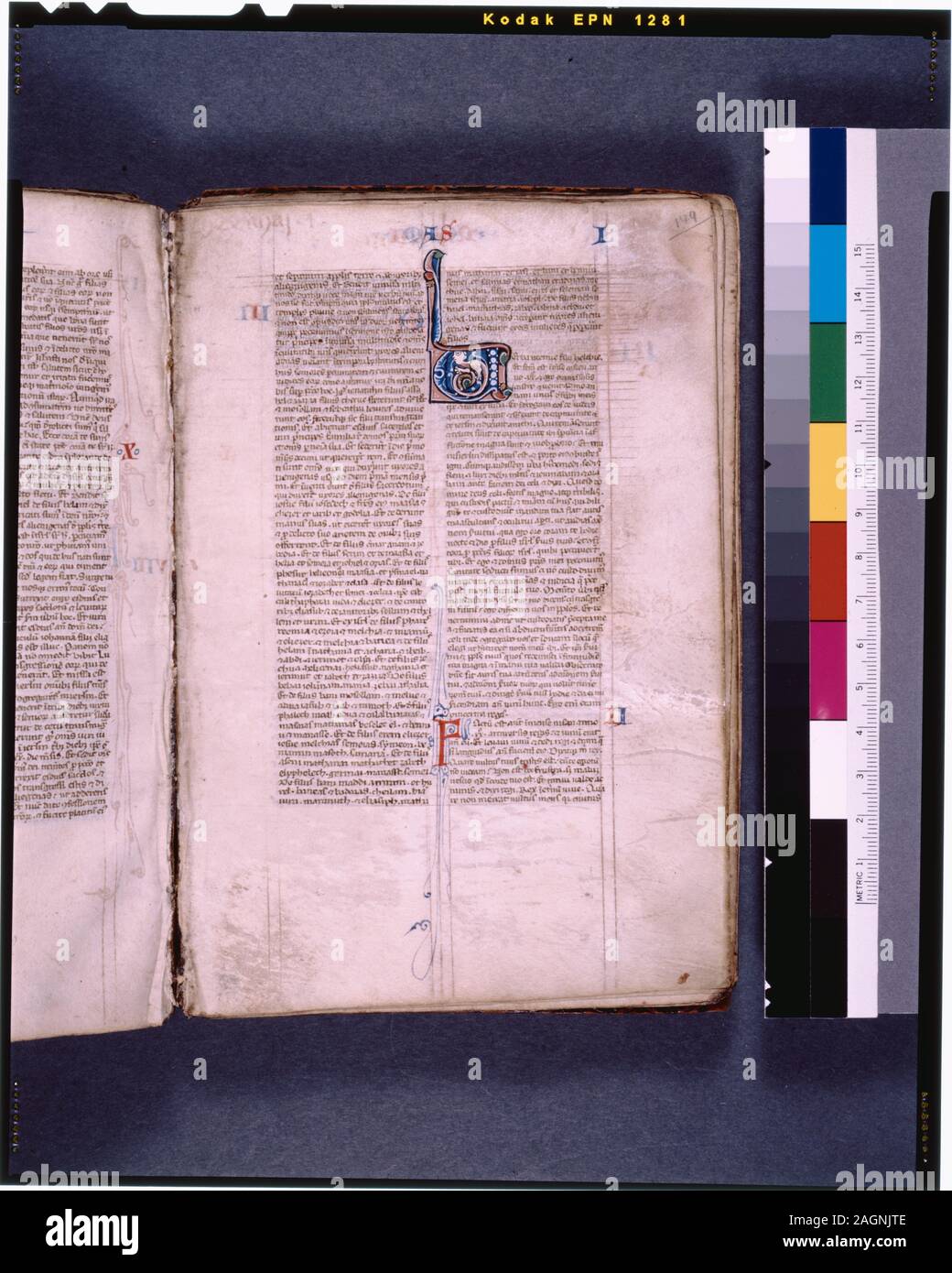 In de Ricci, Seymour, Volkszählung Handschriften des Mittelalters und der Renaissance in den Vereinigten Staaten und Kanada aufgeführt. New York. New York: H.W. Wilson, 1935; und Ergänzen, New York, N.Y.: Bibliographische Gesellschaft von Amerika, 1962. Besitz: Besitz 1715 von John Lord Percival, Baron von Burton. Später von John Perceval, vierten Grafen von Egmont. Verkauf von Braithwaite (1834). Verkauft (1836) zu A.A. Smets. Von der R.L. Stuart Sammlung (Nr. 13874), vermachte 1892. 1 Schreiber. 52 Zeilen in zwei Spalten, in brauner Tinte ausgeschlossen. Schlagworte, prickings gelegentlich sichtbar. De Ricci Orte dieses Manuskript im Norden Stockfoto