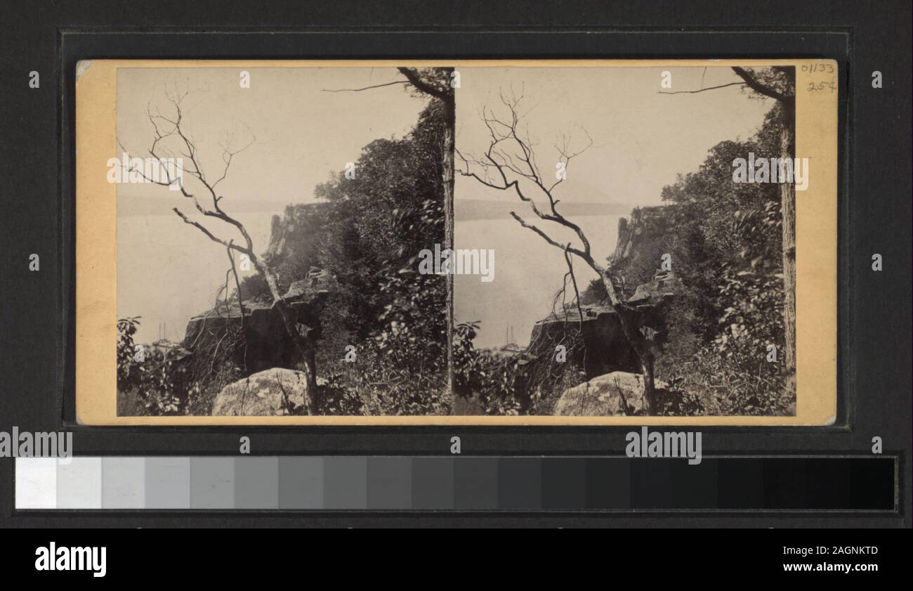 Palisaden, Blick nach Süden Blick von E.&HT Anthony, G.G. Rockwood, H.S. Wyer und andere Fotografen und Verlage. Outdoor Porträts. Robert Dennis Sammlung von stereoskopische Ansichten. Blick auf die Palisaden in dem westlichen Ufer des Hudson River in New York und New Jersey, mit Blick auf die Felsen, Fluss und Verkehr, Touristen, eine Fernsicht von Yonkers aus der Palisaden und Picknicken am Ft. Lee.; Palisades, Blick nach Süden. Stockfoto