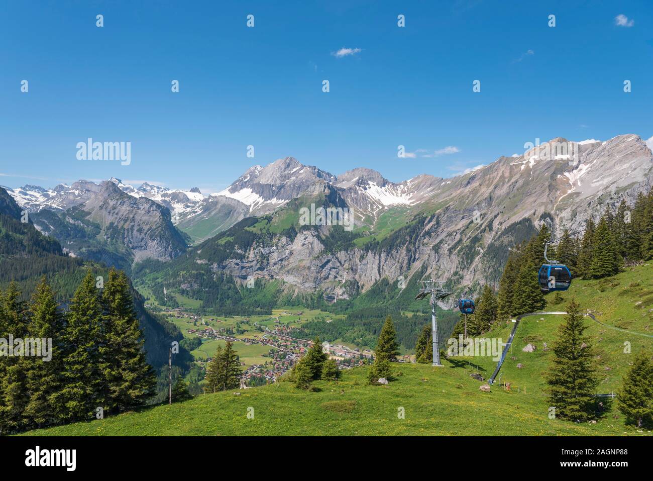 Bergpanorama am Oeschinensee Bergstation mit Gröberen Lohner, Kleiner Lohner und Erste, Kandersteg, Berner Oberland, Kanton Bern Stockfoto