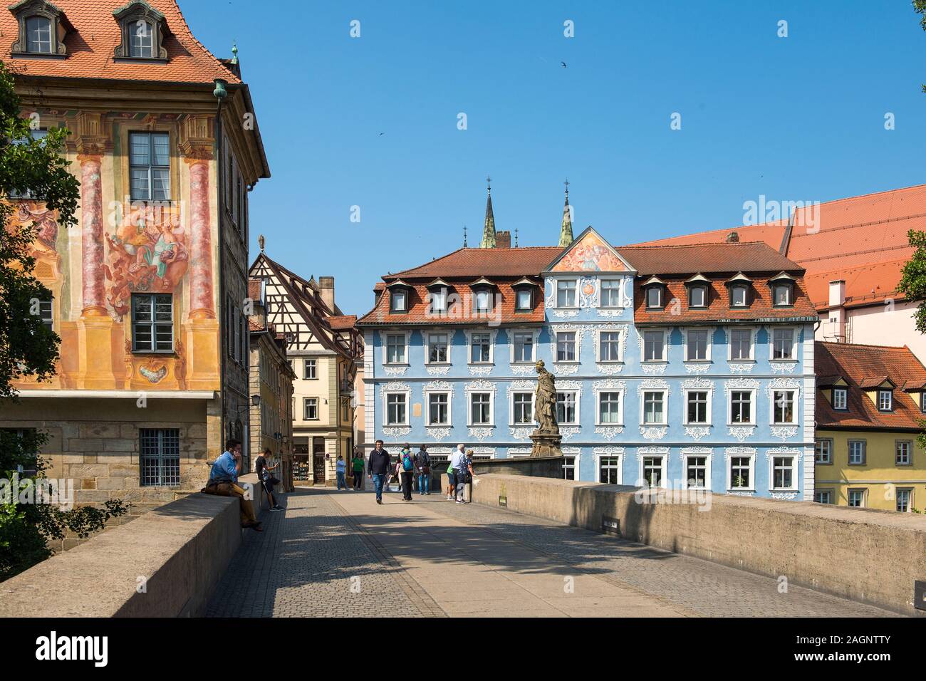 Bamberg, Deutschland - Juli 15, 2019; Statue der Königin Kunigunde an der Alten Rathaus Brücke in Bamberg. Stockfoto