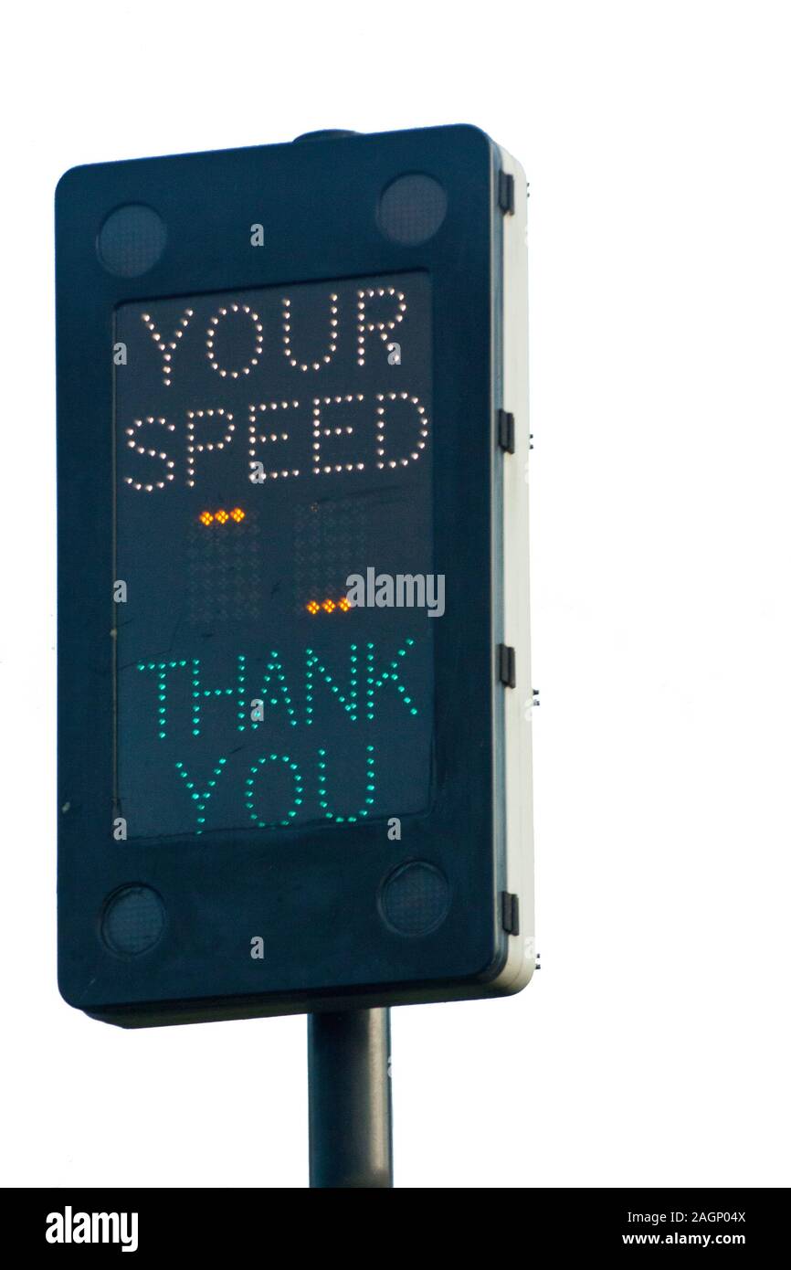Eine LED Warnschild, im Vereinigten Königreich, auf einer der Hauptstraßen, die zu warnen Autofahrer ihre Geschwindigkeit. Stockfoto
