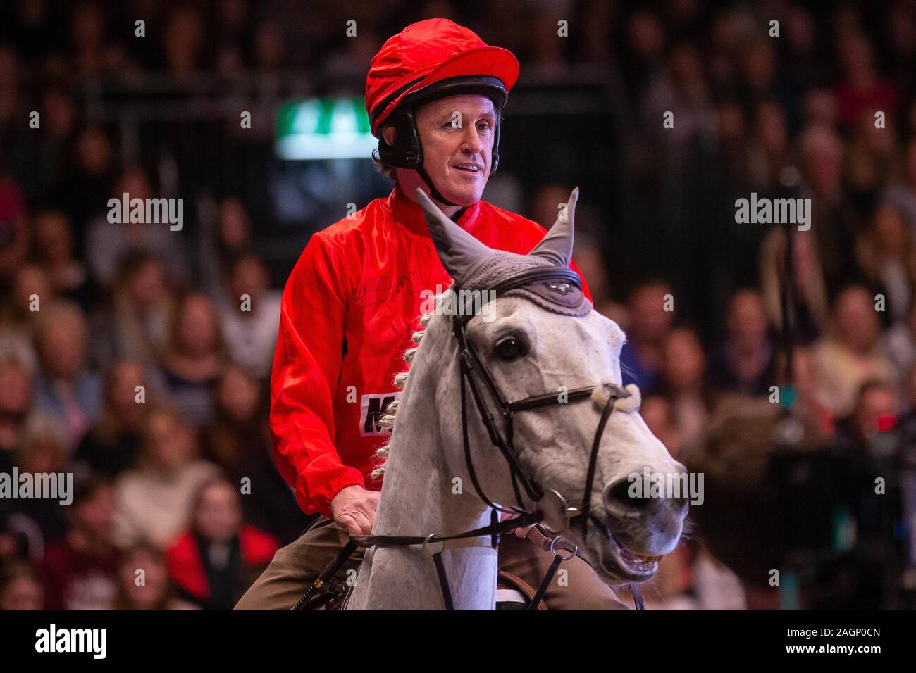 London. Vereinigtes Königreich. 20. Dezember 2019. Springen. Sir Anthony "AP" McCoy in der Markel Jockeys Springen zugunsten des Verletzten Jockeys Fonds an der London International Horse Show. Kredit Elli Birke/SIP-Foto Agentur/Alamy leben Nachrichten. Stockfoto