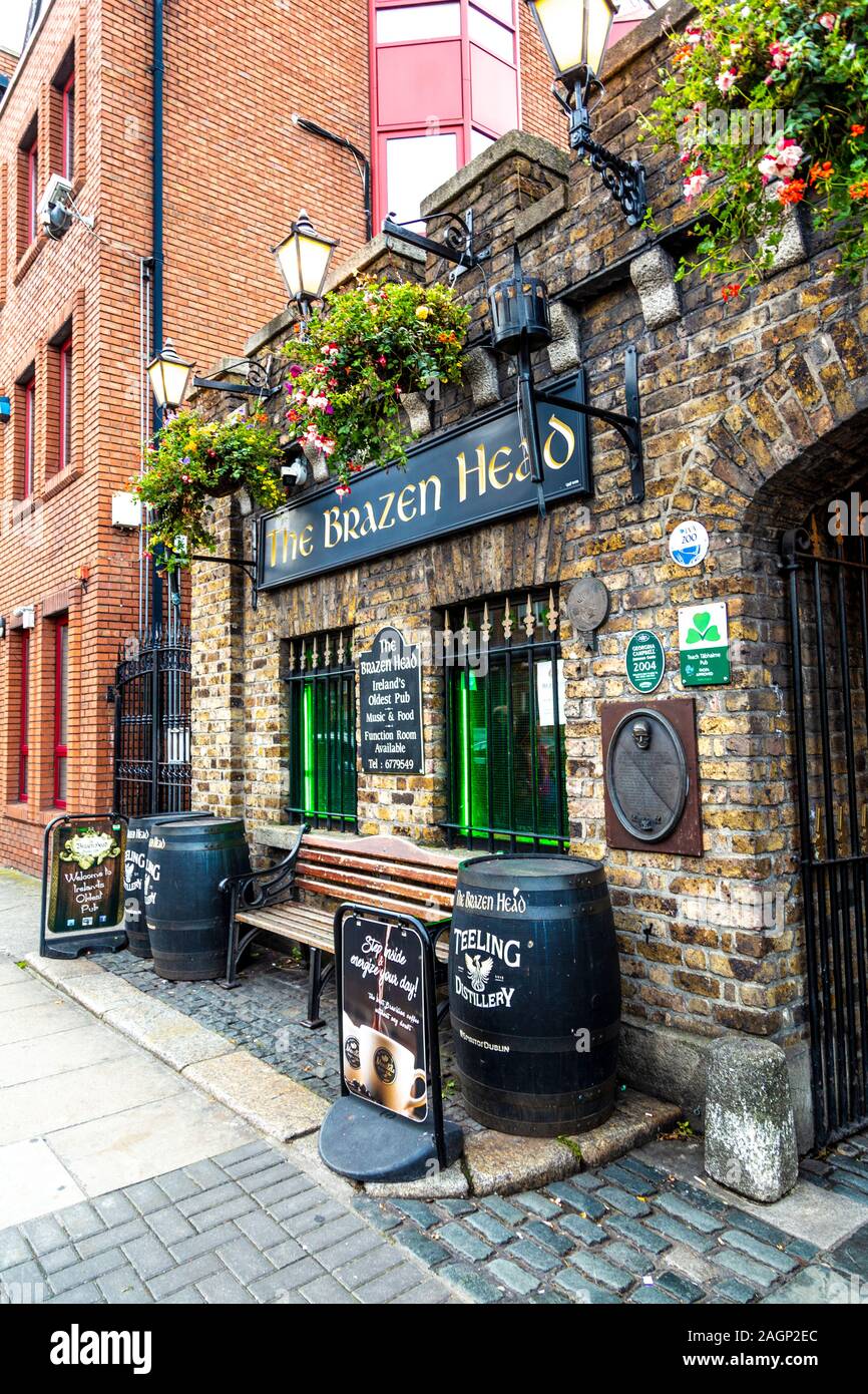 Die Außenseite des ältesten Irlands Pub The Brazen Head, Dublin, Irland Stockfoto