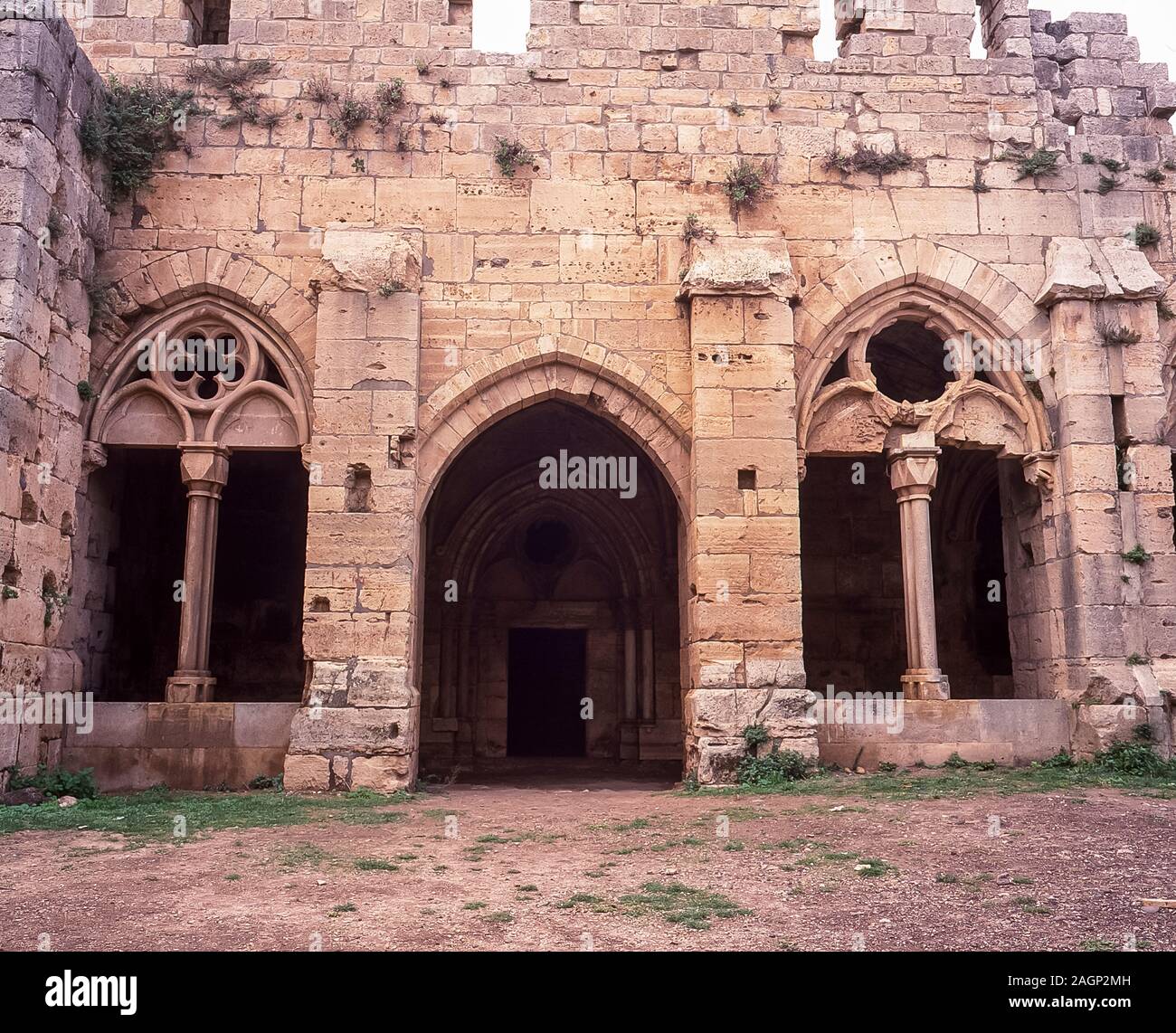 Syrien. Die Ruinen der riesigen Kreuzfahrerfestung Krak des Chevaliers Qa'lat al Hosn zwischen Syrien und dem Mittelmeer. Diese im 12. Jahrhundert erbaute Kapelle und Festung war die Bastion der europäischen Tempelritter während der Heiligen Kriege Stockfoto