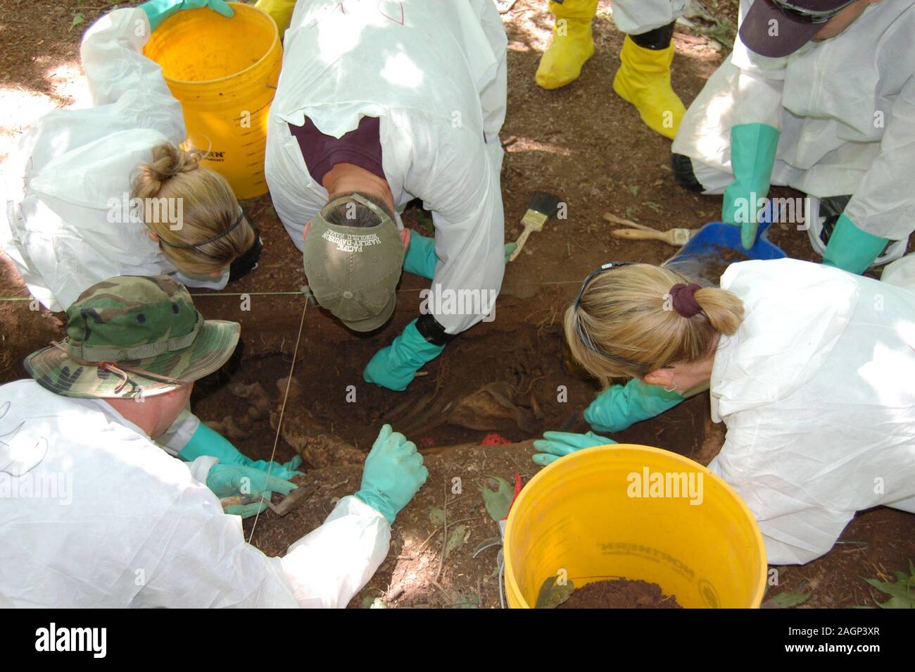 Abrufen der menschlichen Überreste an der Body Farm in Knoxville, TN Stockfoto