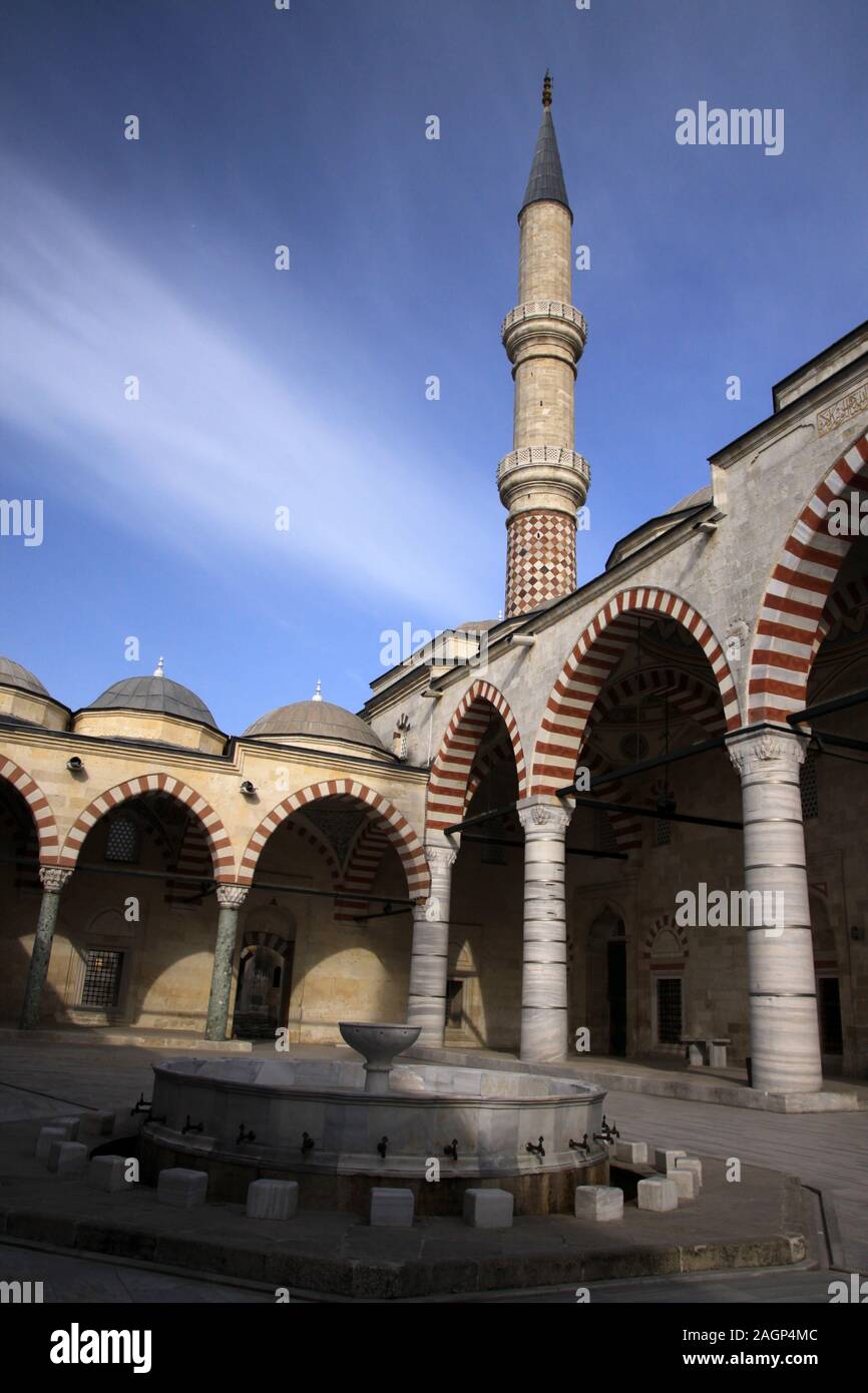 Uc serefeli cami Fotos und Bildmaterial in hoher Auflösung Alamy