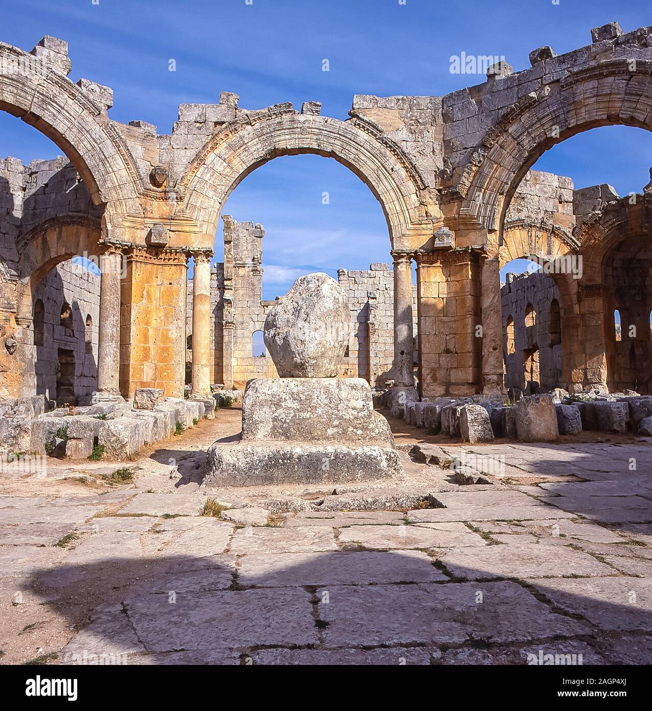 Syrien. Die Ruinen des St. Simeon-Klosters und der Kirche unweit der historischen syrischen Stadt Aleppo, wie sie es 1998 war Stockfoto