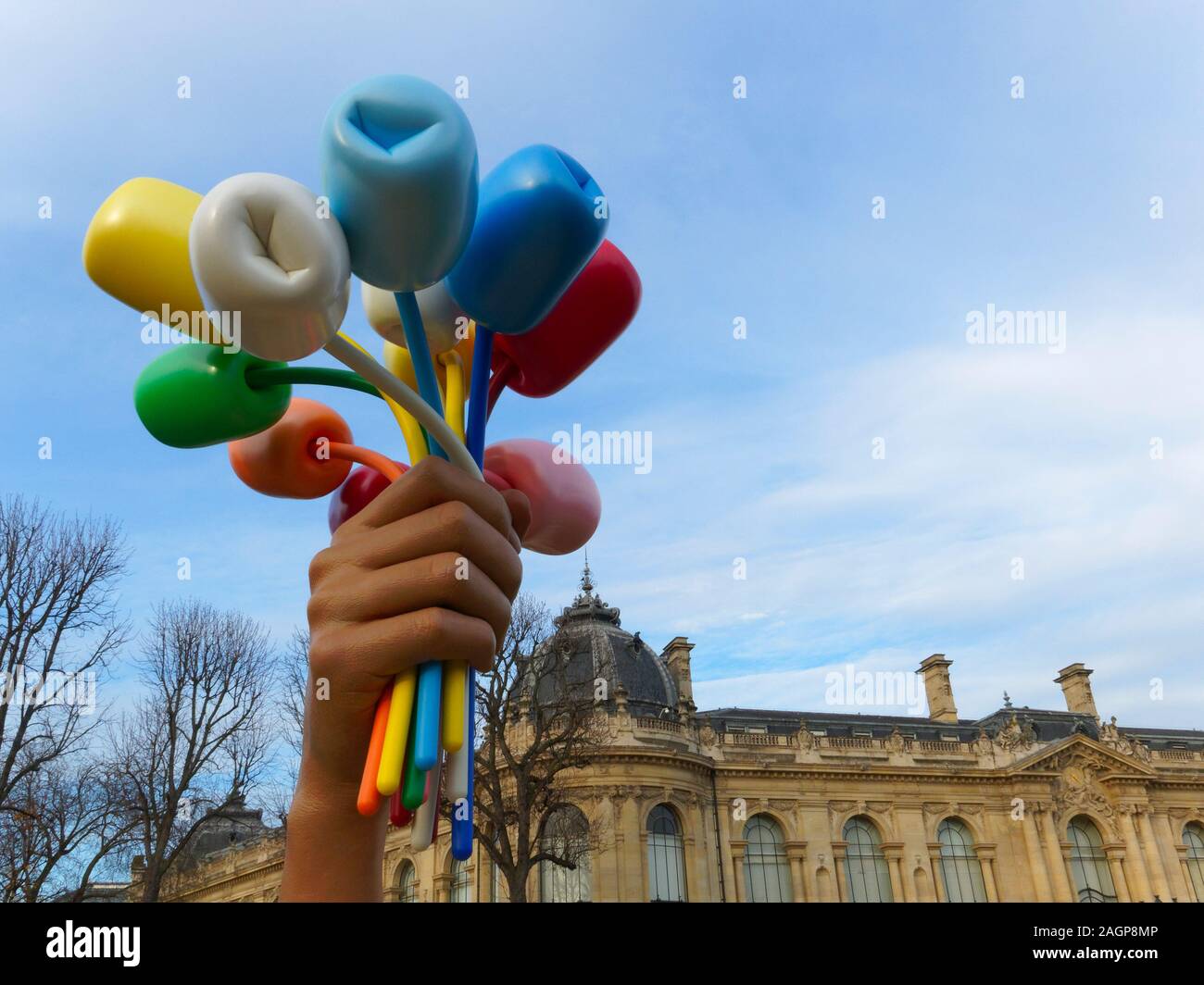 Blumenstrauß aus Tulpen Skulptur im Jardin des Champs-Élysées von Jeff Koons in Erinnerung an die Opfer des Terrorismus Paris, Paris, Frankreich Stockfoto