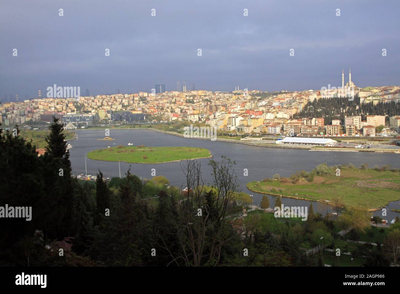 Von der Oberseite des Pierre Loti Hügel mit Blick über das Goldene Horn. Stockfoto