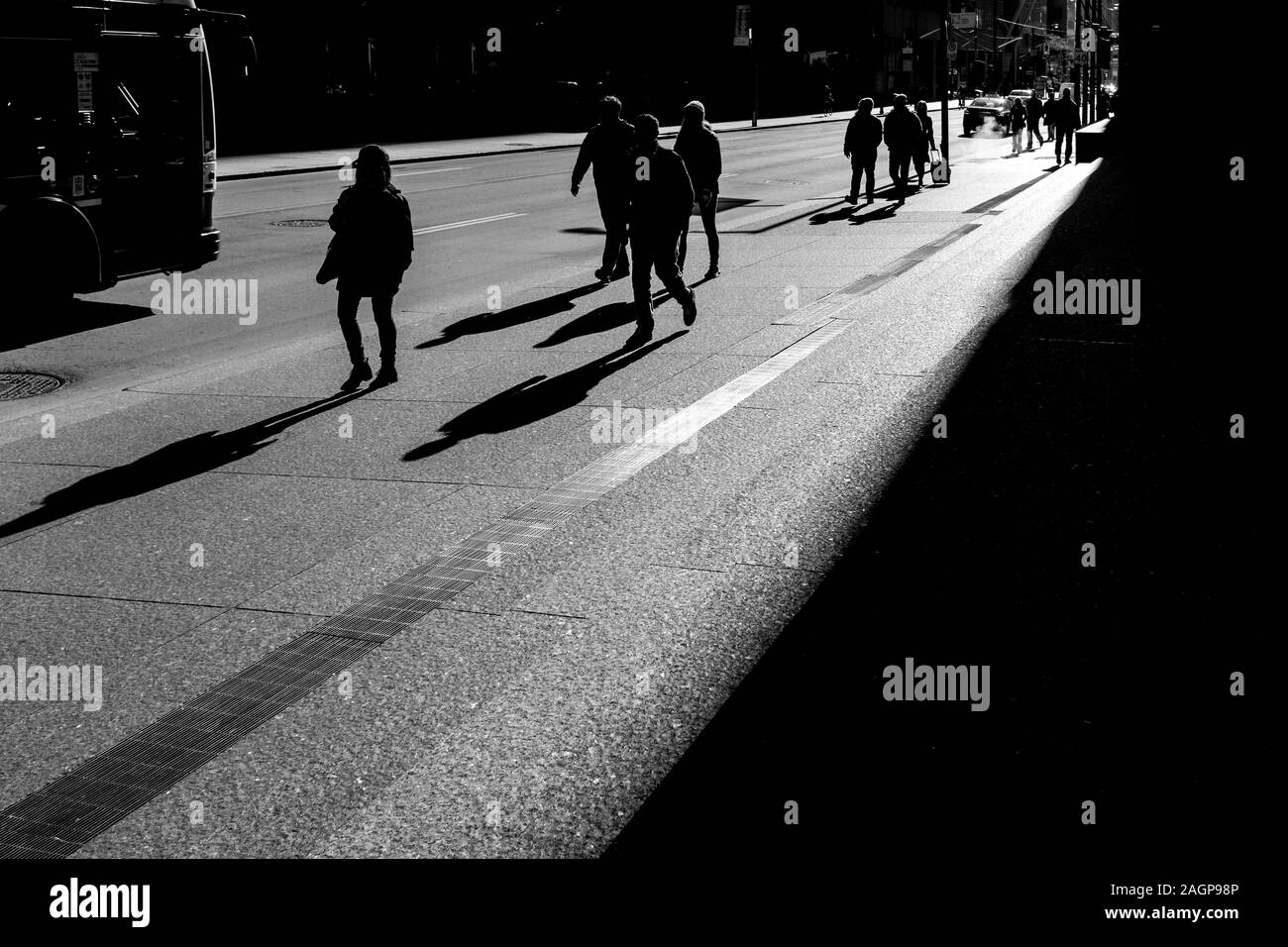 Straßenfotografie mit Schatten und Silhouetten Stockfoto