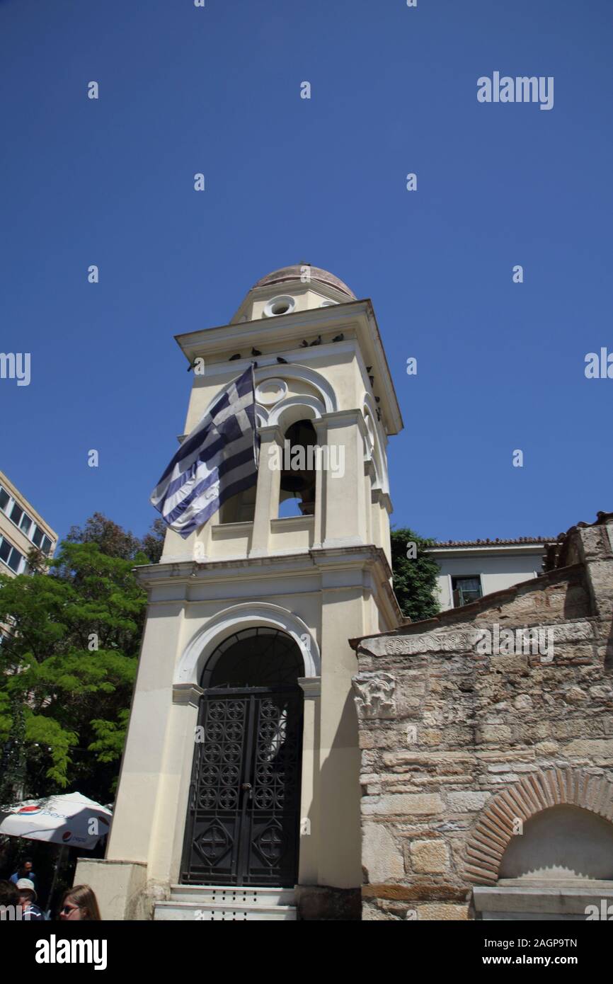 Athen Monastiraki Plateia Monastirakiou an der Kreuzung der Ermou die Kirche aus dem 10. Jahrhundert Pantanassa Stockfoto