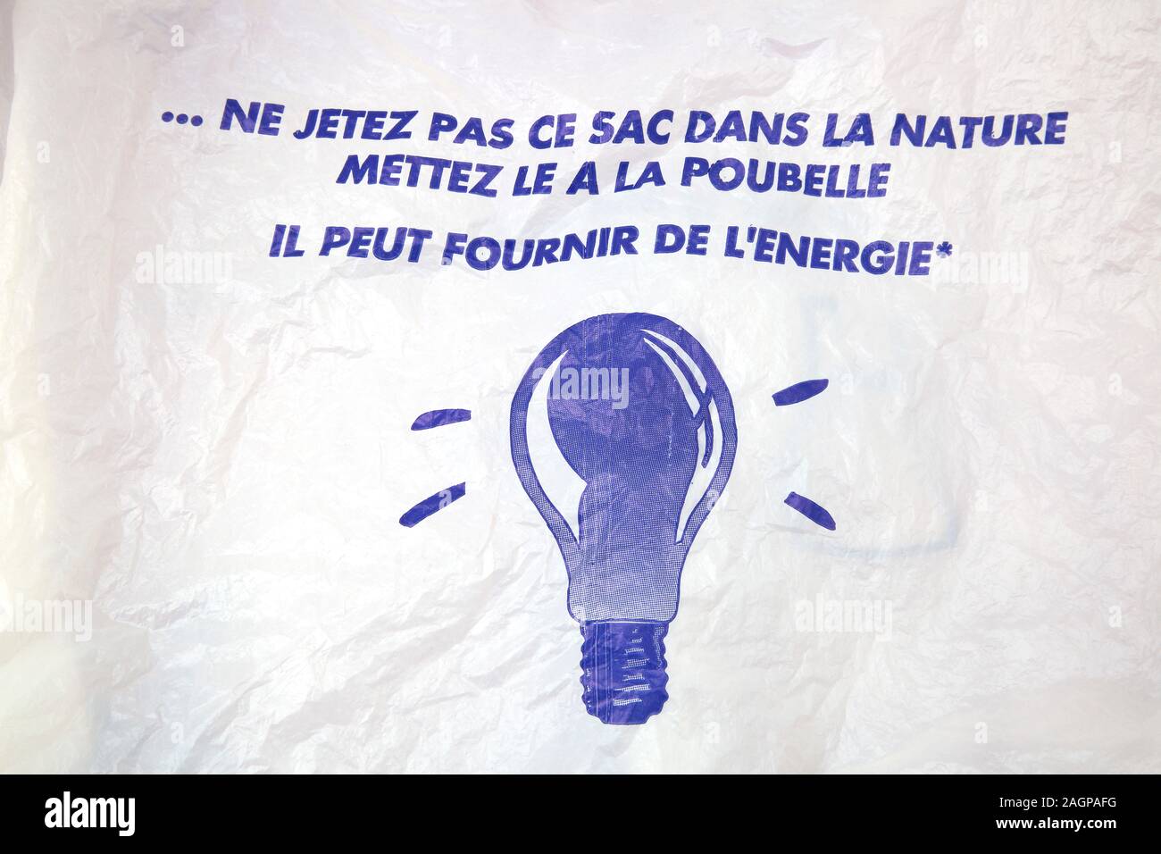 Kunststoff Tragetasche Französisch" machen diese Tasche nicht in die Natur werfen Sie sie in den Papierkorb kann Energie bereitstellen. Die Energie aus der Verbrennung von dieser Tasche Stockfoto