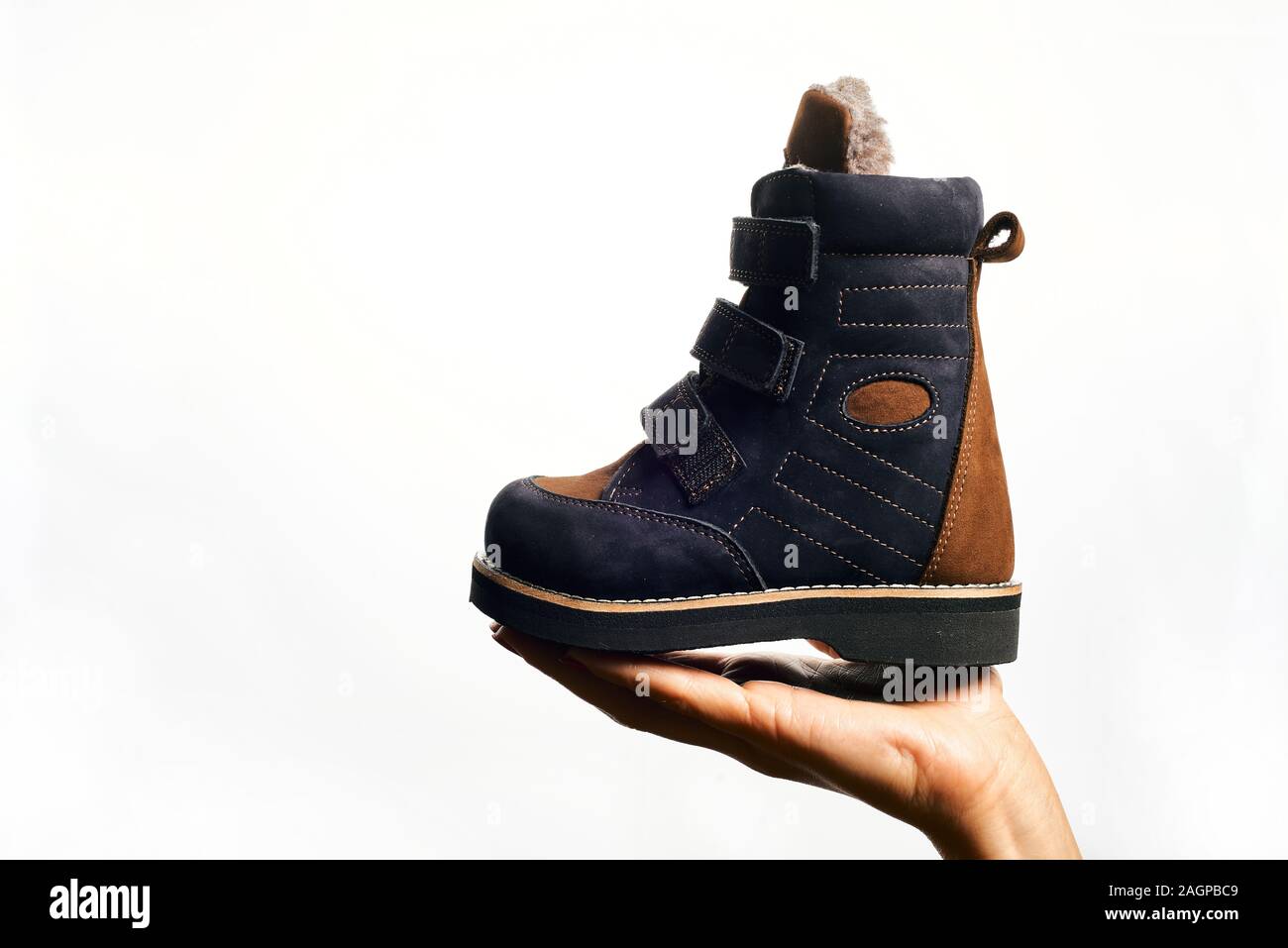 Orthopädische Schuhe. Winter Schuhe. Orthopädische Baby Schuhe  Stockfotografie - Alamy