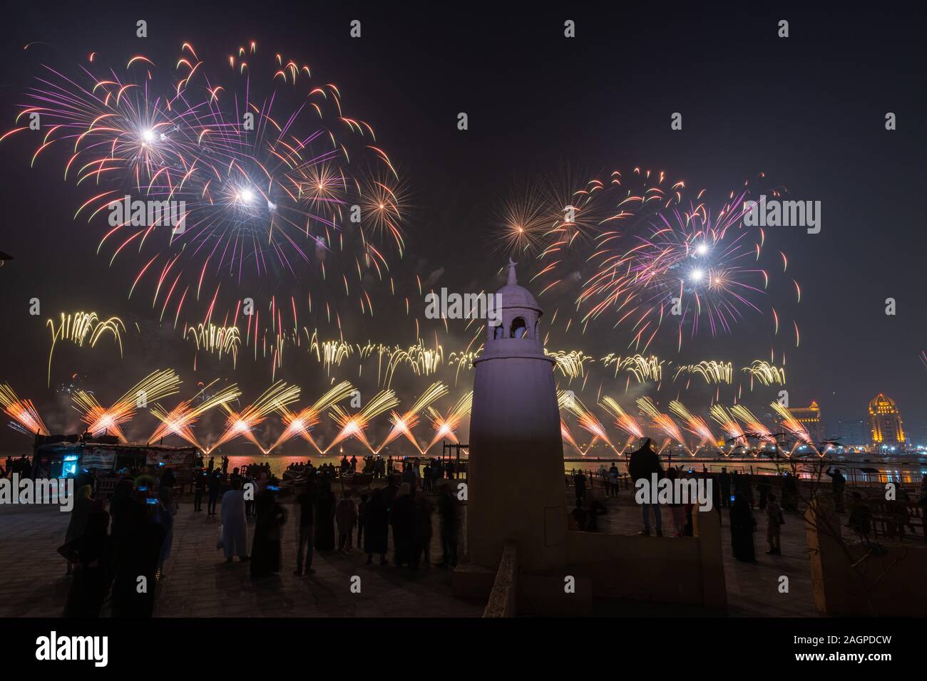 Qatar National Day Feuerwerk in Katara Cultural Village Stockfoto