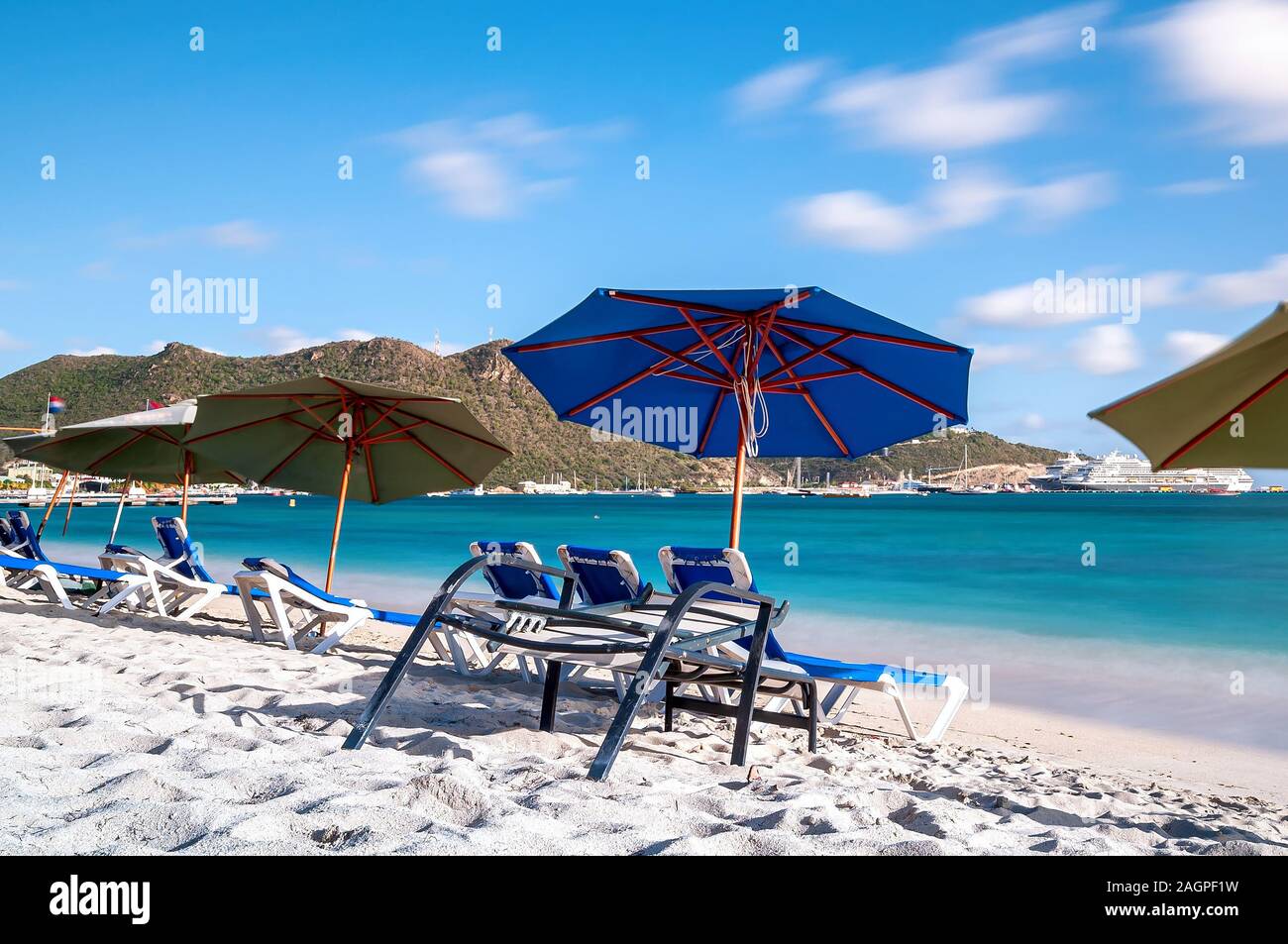 Ausblick auf die Simpson Bay und Great Bay - Sint Maarten Philipsburg (St. Martin) - Karibik tropische Insel Stockfoto