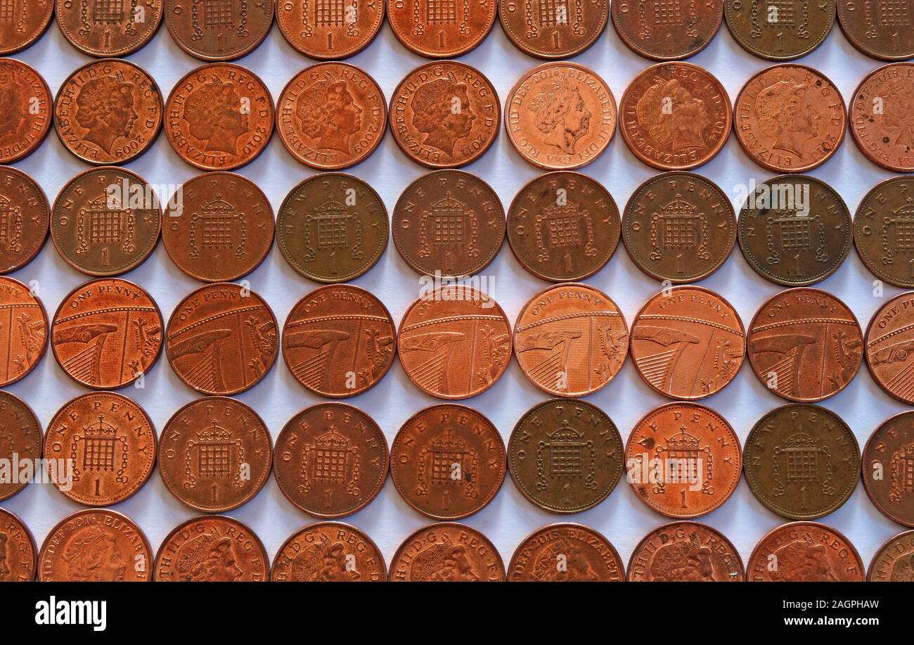 Sammlung von britischen Penny-Münzen, 1ps Dezimalmünzen, gesetzliches Zahlungsmittel, tatsächlich aus verkupfertem Stahl, statt aus Bronze Stockfoto