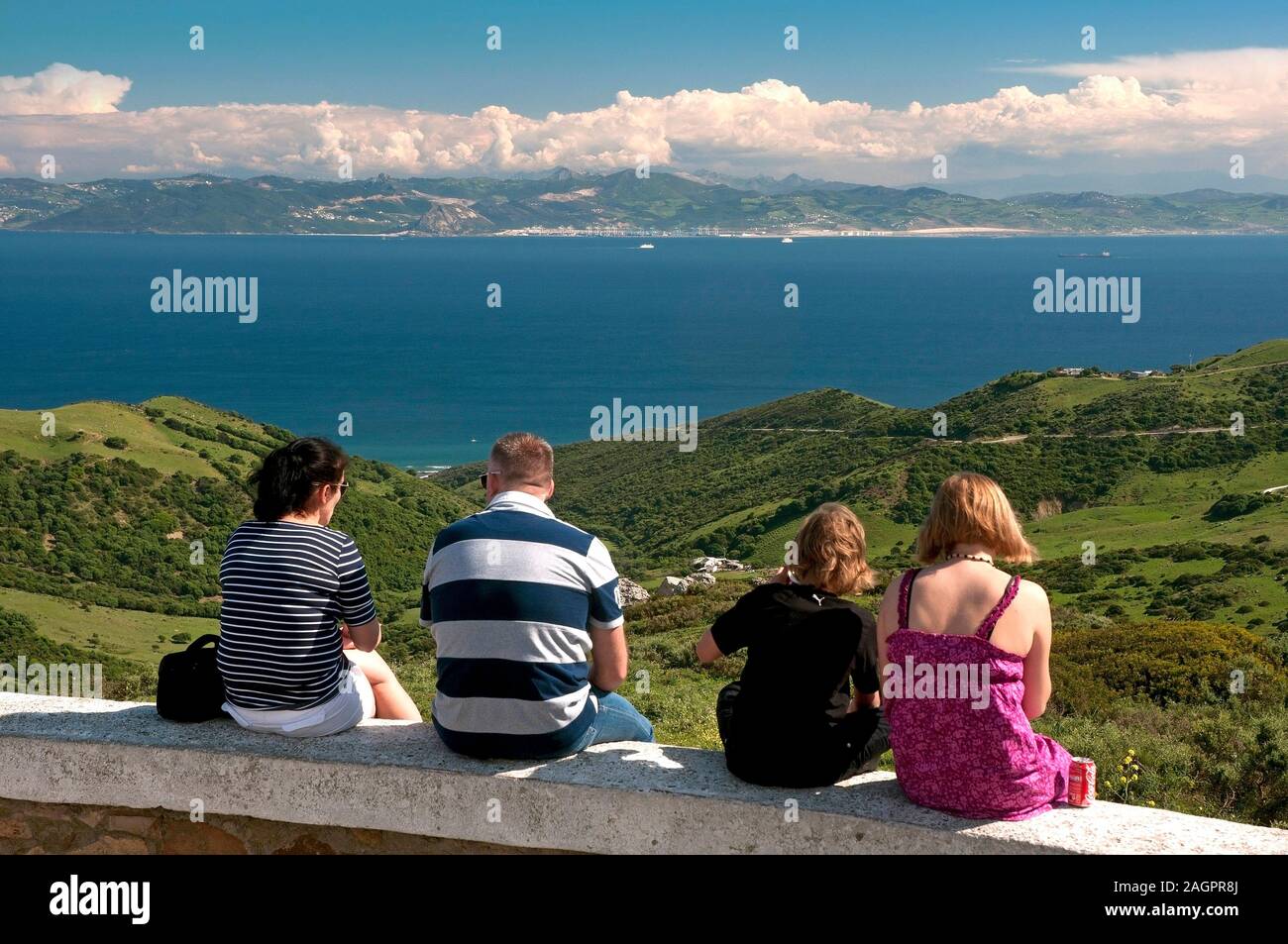 Die Meerenge von Gibraltar und die Afrikanische Küste von Marokko, Tarifa, Cadiz-Provinz, Andalusien, Spanien, Europa. Stockfoto