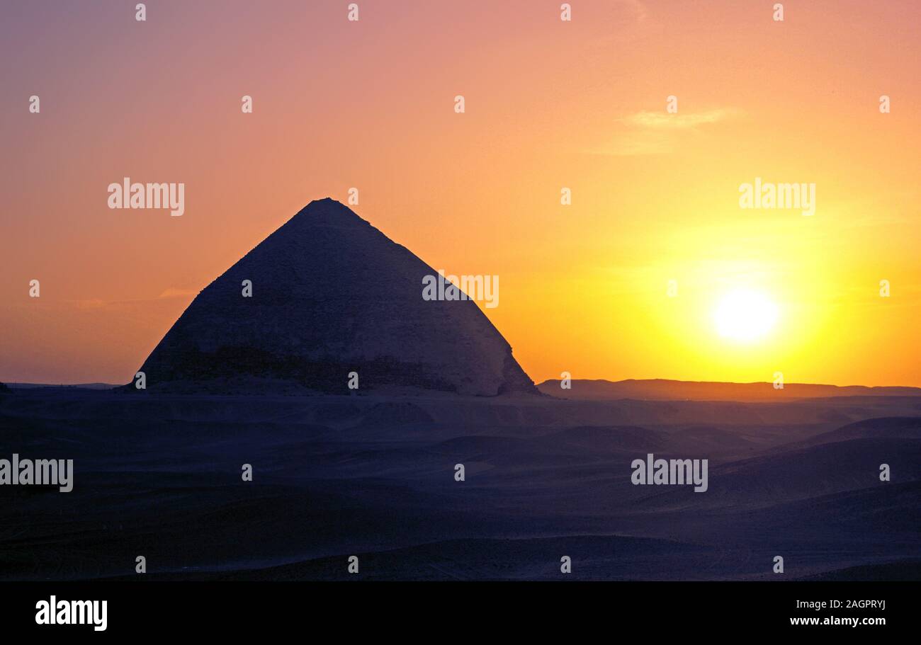 Die Knickpyramide-26.Jahrhundert v. Chr., Dahschur, Ägypten, Afrika. Stockfoto