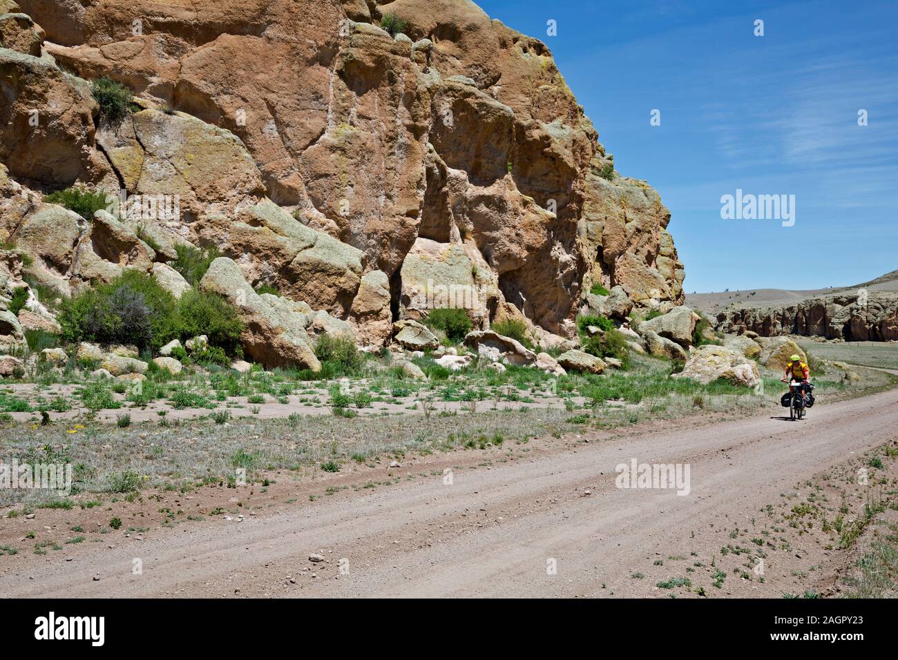 NM 00194-00 ... NEW MEXICO - bunte Klippen entlang der Großen Route in einem offenen Tal südlich von Collins Park verteilen. Stockfoto