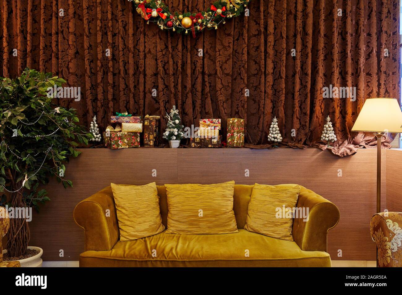 Moskau Russland 10 12 2019 Weihnachten Inneneinrichtung Dekoration Ideen Zimmer Design In Tan Stockfotografie Alamy