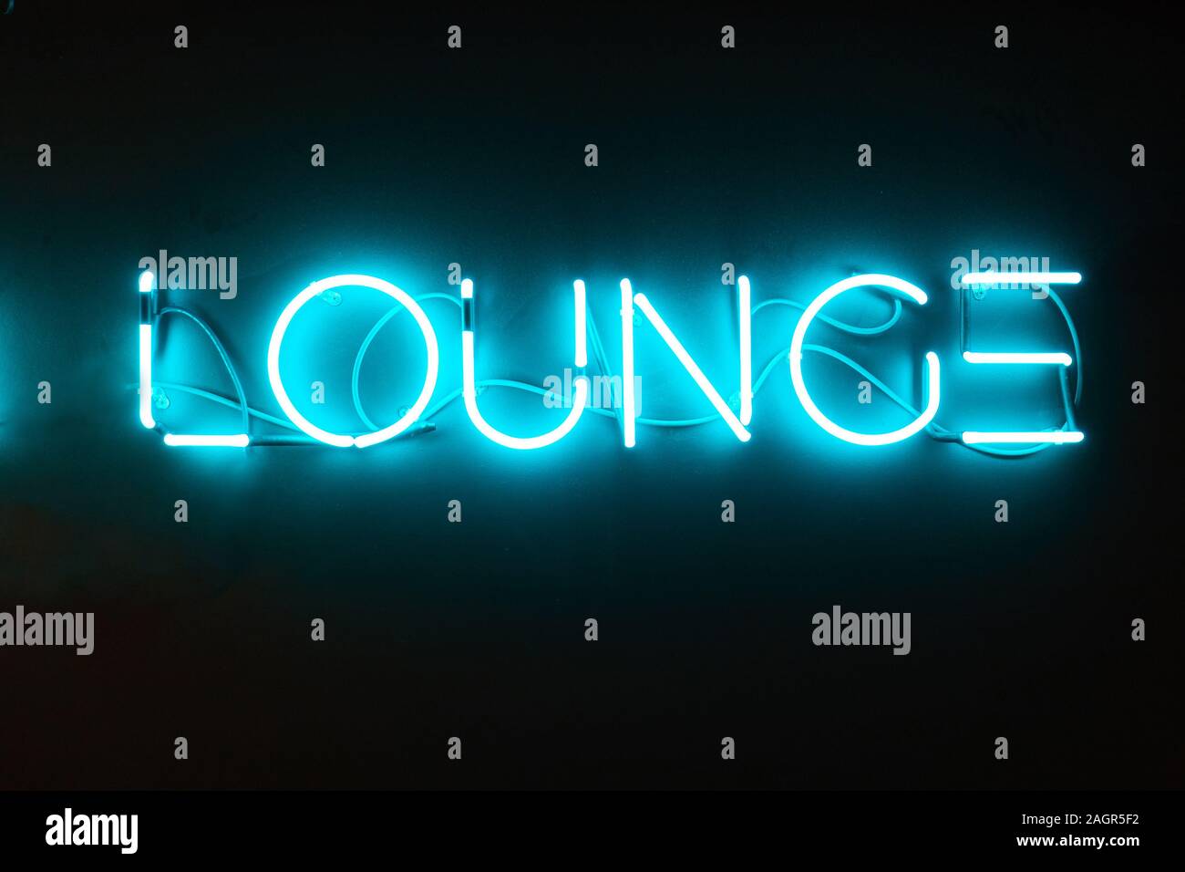 Neon Schriftzug Stockfotos Und Bilder Kaufen Seite 2 Alamy