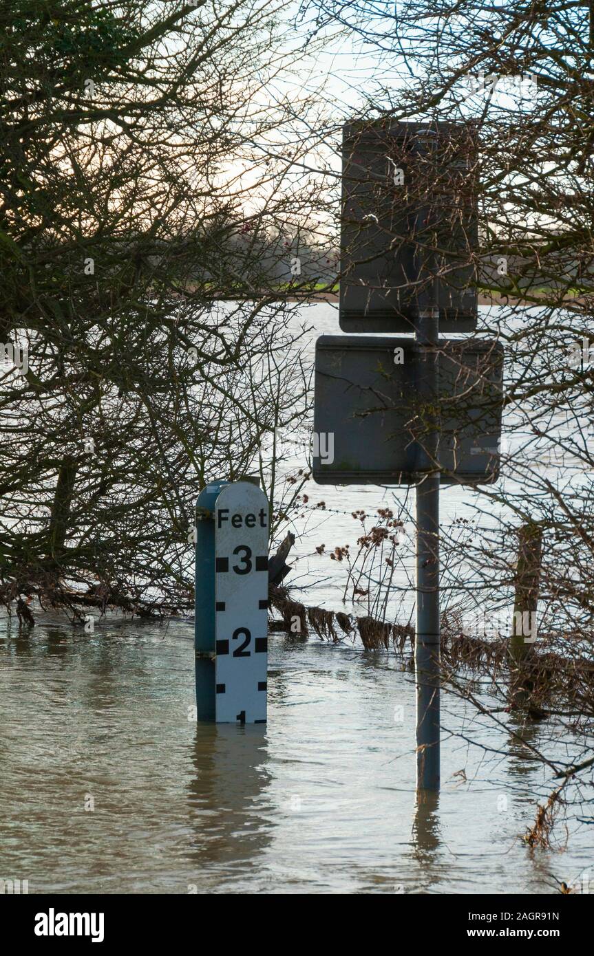 Überschwemmte Felder in der Nähe von radwell Bedfordshire England Großbritannien im Januar 2014, als es große Überschwemmungen in vielen Teilen von Großbritannien Stockfoto