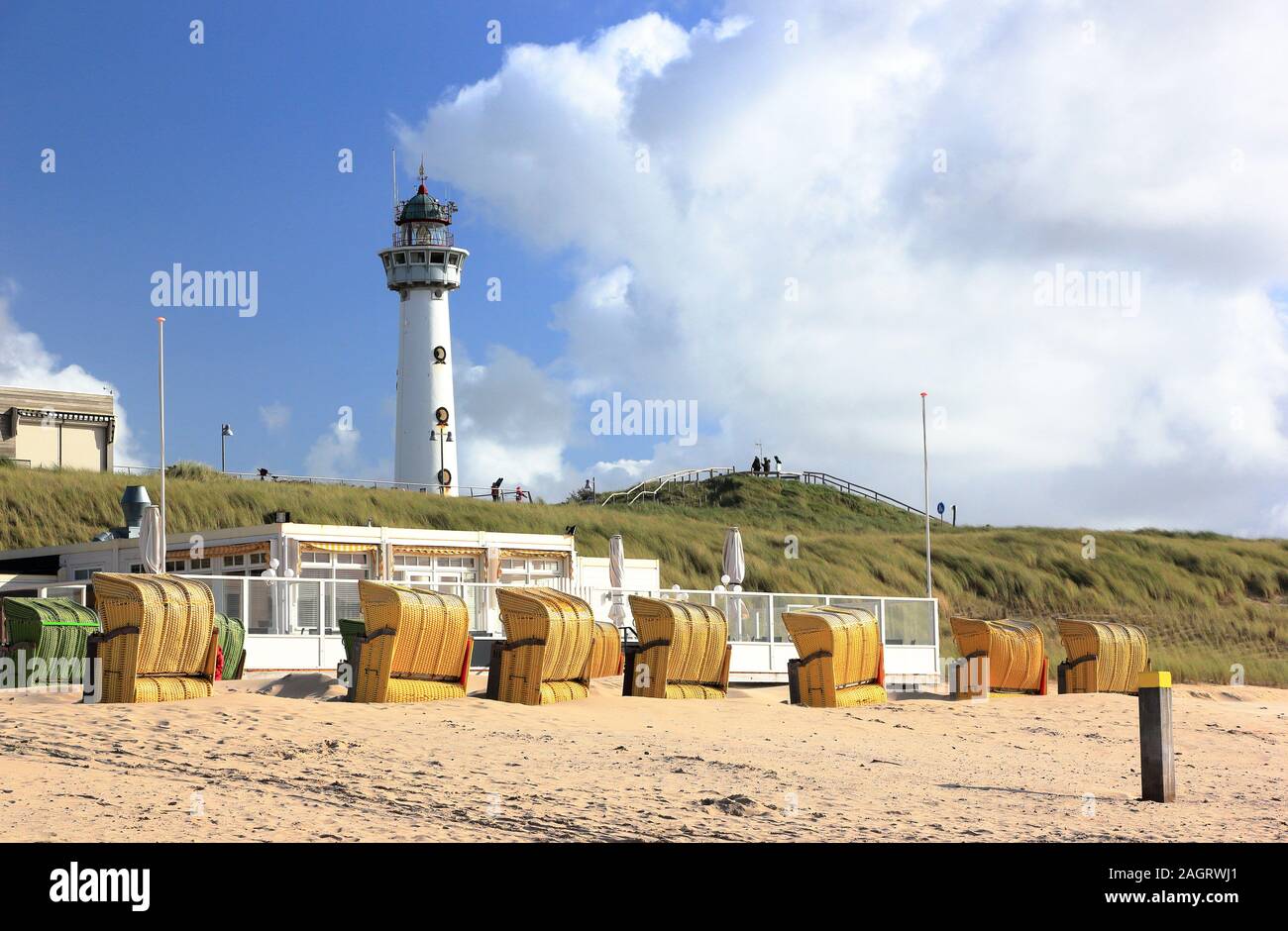 Leuchtturm in Egmond aan Zee. Nordsee, Niederlande. Stockfoto