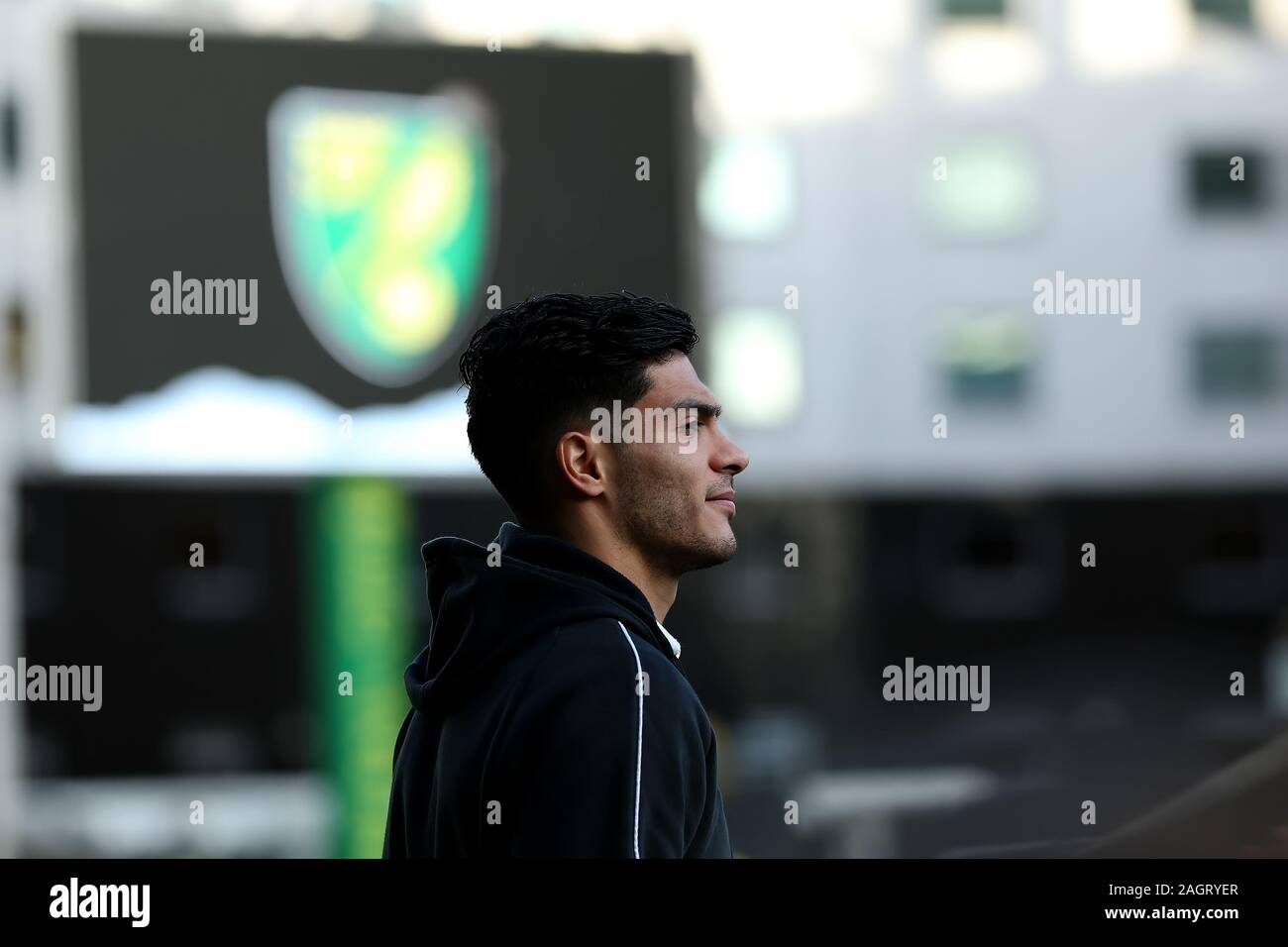 Norwich, UK. 21 Dez, 2019. Fußball der englischen Premier League, Norwich versus Wolverhampton Wanderers; Raul Jimenez von Wolverhampton Wanderers kommt an Carrow Road - Streng redaktionelle Verwendung. Keine Verwendung mit nicht autorisierten Audio-, Video-, Daten-, Spielpläne, Verein/liga Logos oder "live" Dienstleistungen. On-line-in-Match mit 120 Bildern beschränkt, kein Video-Emulation. Keine Verwendung in Wetten, Spiele oder einzelne Verein/Liga/player Publikationen Quelle: Aktion Plus Sport Bilder/Alamy leben Nachrichten Stockfoto