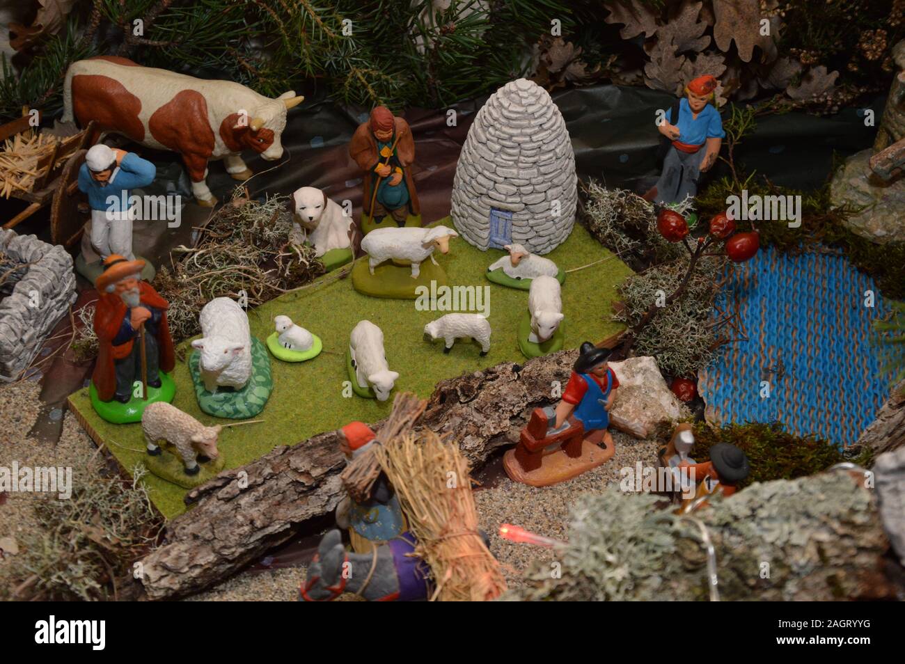 Zoom auf Weihnachten Weihnachten Figuren und Ornamente Stockfoto