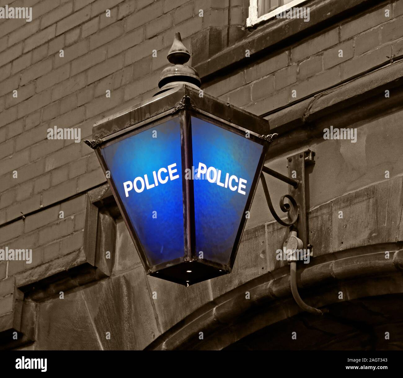 Dixon von Dock grün Art britischen Blau Polizei Lampe, Polizeistation, grappenhall Straße, Stockton Heide, Warrington, Cheshire, England, UK, WA4 2AF Stockfoto