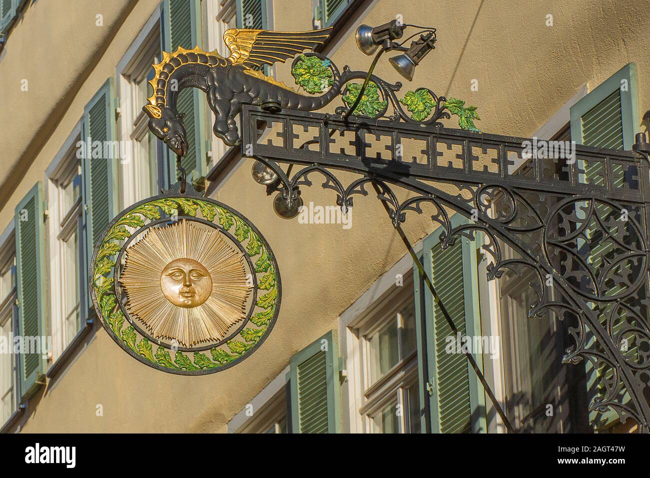 Wirtshausschild Sonne, Restaurant anmelden. • Baden-Württemberg, Deutschland Stockfoto