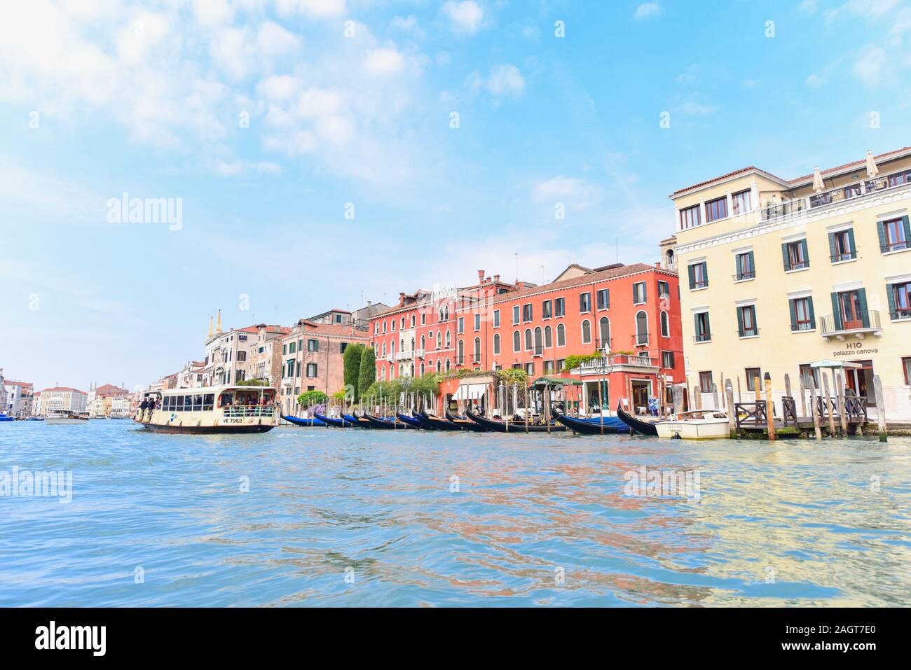 Italienische Häuser Entlang des Canal Grande in der Stadt Venedig Stockfoto