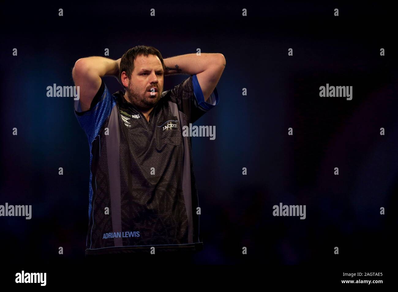 Adrian Lewis reagieren nicht auf einen 9 darter bei Tag neun der William Hill Wm im Alexandra Palace, London. Stockfoto