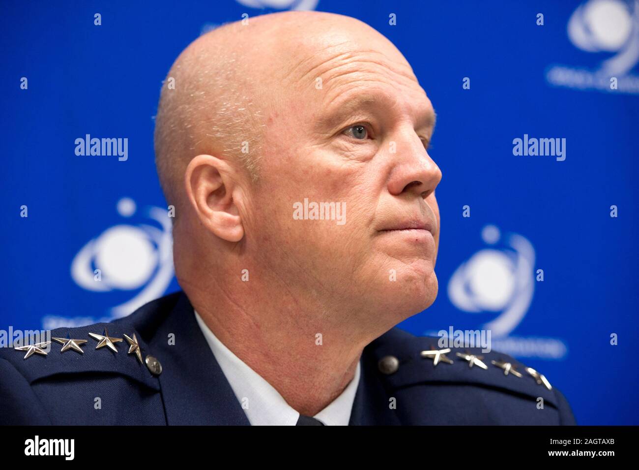 US Air Force General John William 'Jay' Raymond spricht über Raum, während einer Pressekonferenz auf der2019 Space Symposium in Colorado Springs, CO ernannt von Präsident Trump General Raymond dient nun als der erste Generalstabschef der Space Operations der neuen US-Space Force. Stockfoto