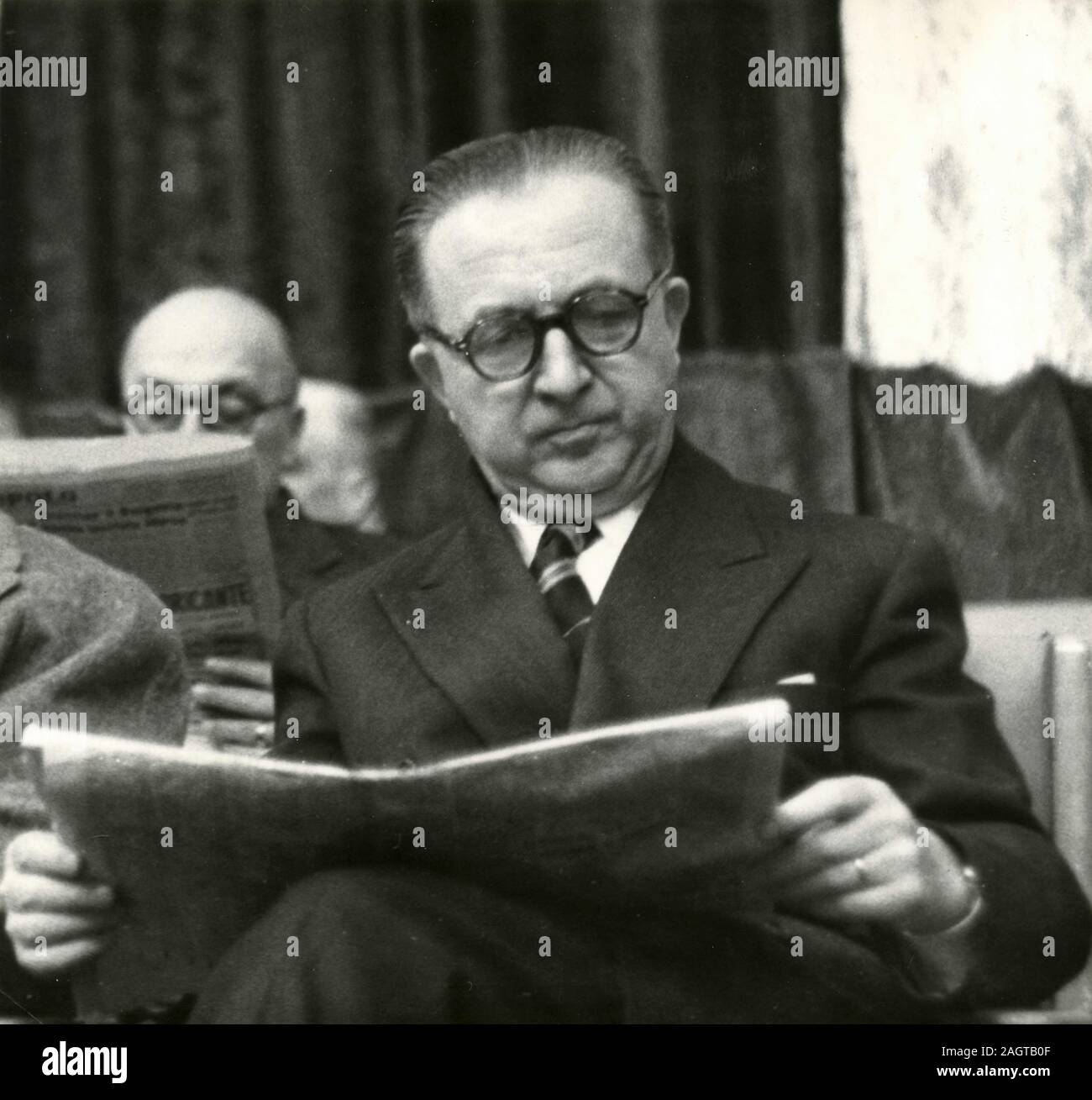 Italienische Politiker Giuseppe Pella Zeitung lesen, Italien 1950 s