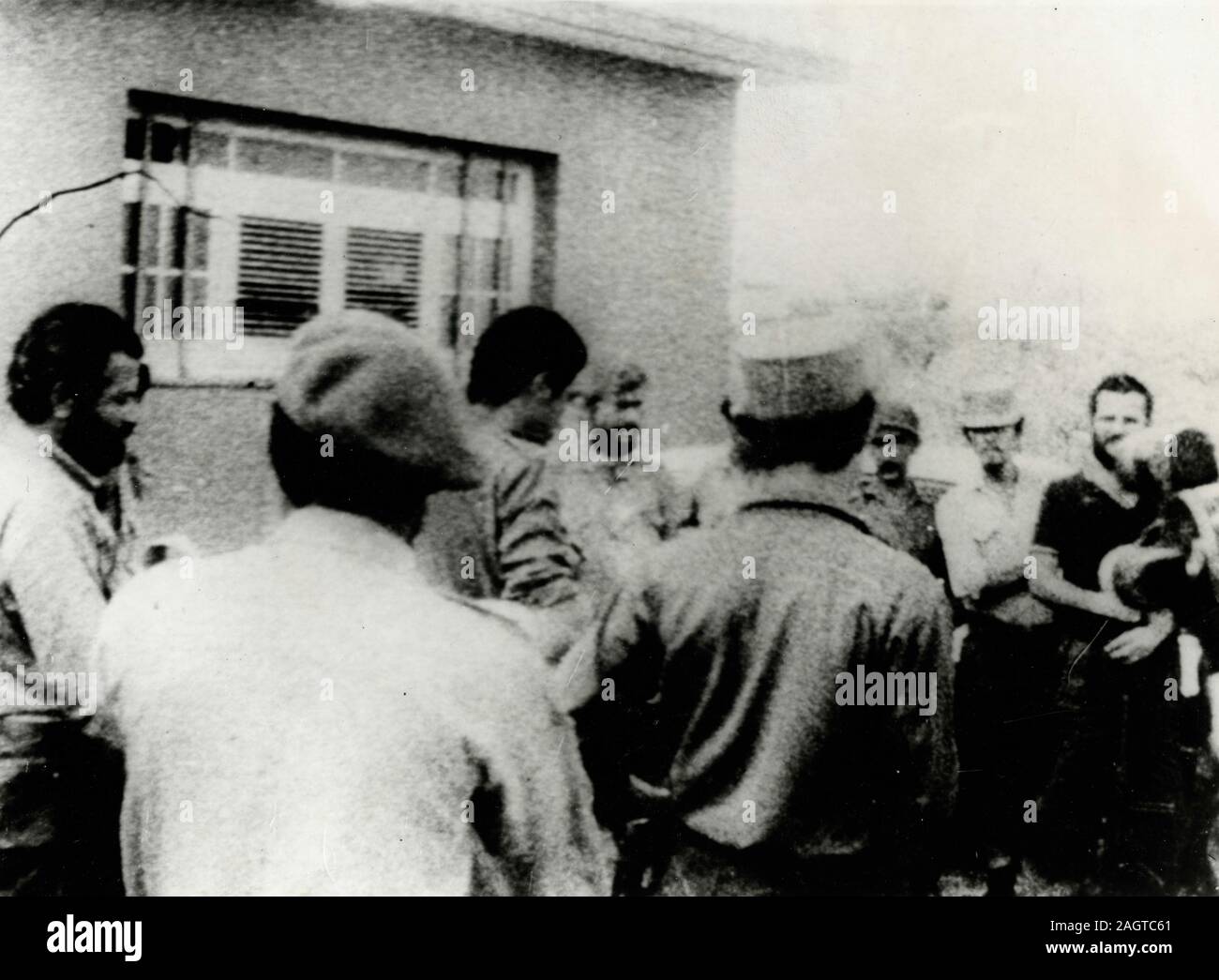 Soldaten von Fidel Castros Kräfte Surround eine Gruppe von Rebellen, Escambray-gebirge, Kuba, 1961 Stockfoto