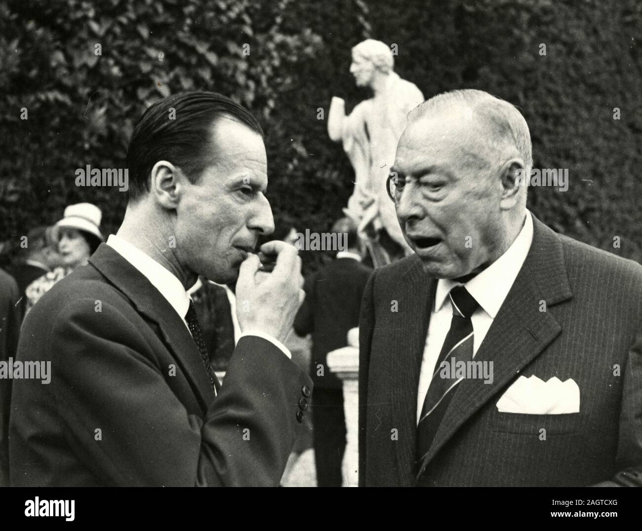 Italienische Politiker Giancarlo Pajetta (links) und Schriftsteller Guglielmo Giannini, Rom, Italien 1960 Stockfoto