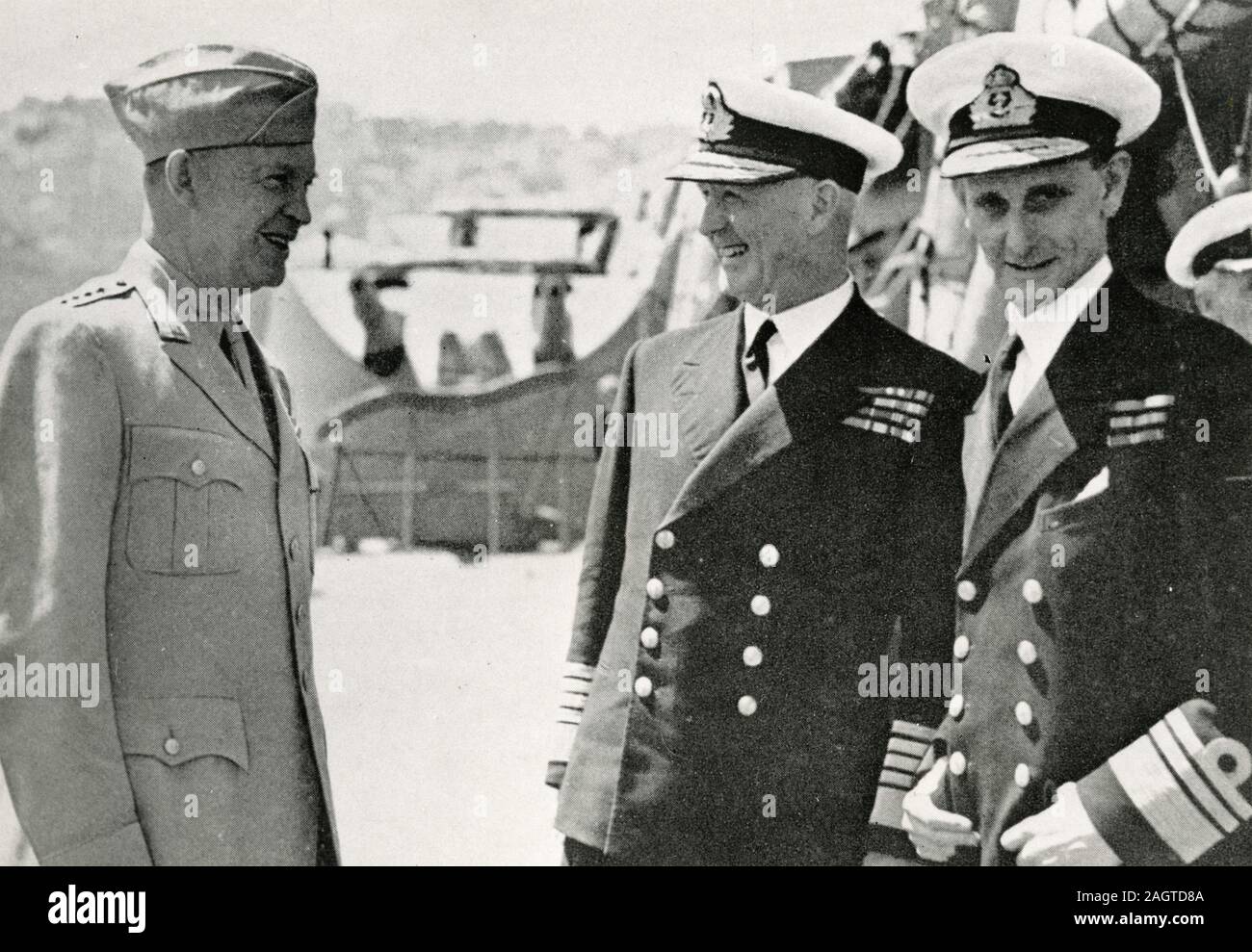 US-General Dwight Eisenhower, Admiral Andrew Cunningham, und Vice Admiral Willis August Lee nach der Kapitulation von Pantelleria, Algeri, Algerien 1943 Stockfoto