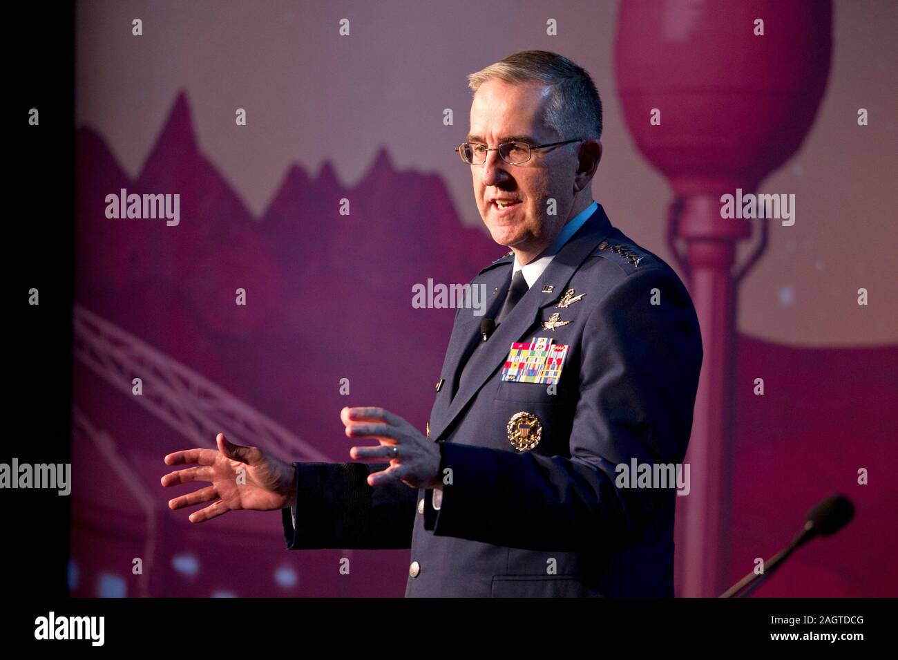 US Air Force General und der Stellvertretende Vorsitzende des Generalstabs Johannes Hyten spricht über die Raumfahrt in den Raum Symposium 2019 in Colorado Springs, USA. Stockfoto