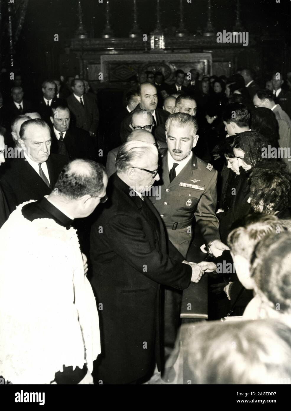 Italienische Staatspräsident Giovanni Gronchi an einem Exequien für italienische Piloten im Kongo, Rom, Italien 1961 getötet Stockfoto
