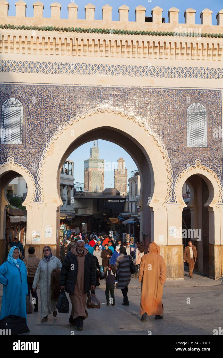 Marokko, Fes, eine der vielen Eingänge in die alte Medina. Stockfoto