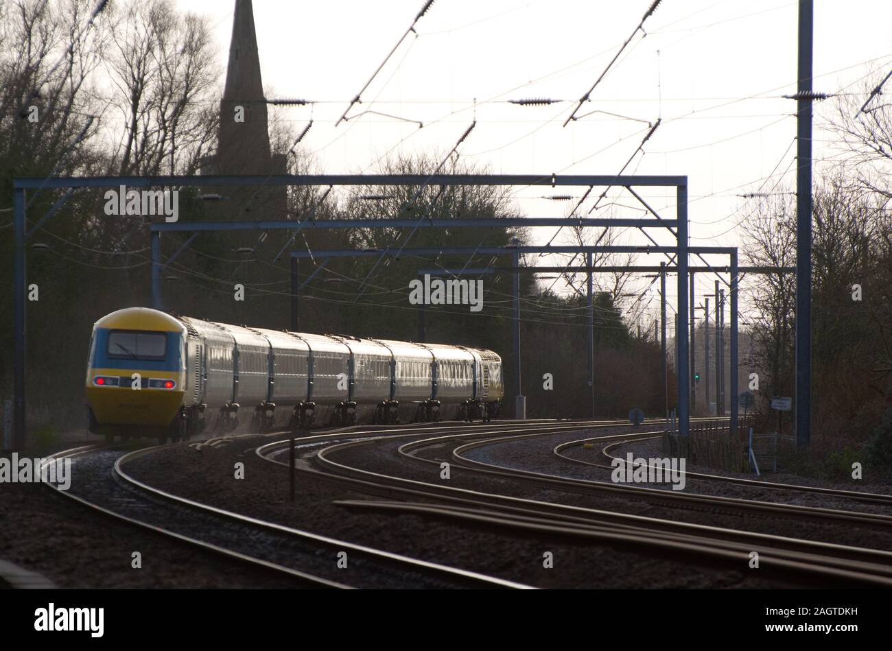 Intercity 125 High Speed Train 43112 & 43006 betreiben die Let's Go Runde wieder Farewell Tour für Lner am 21. Dezember 2019 in voller British Rail Lackierung Stockfoto