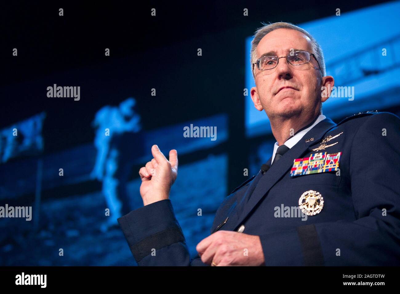 US Air Force General und der Stellvertretende Vorsitzende des Generalstabs Johannes Hyten spricht über die Raumfahrt in den Raum Symposium 2019 in Colorado Springs, USA. Stockfoto